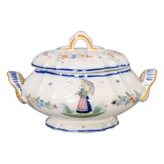 Soupière à couvercle en faïence française ancienne de Quimper, vers 1900