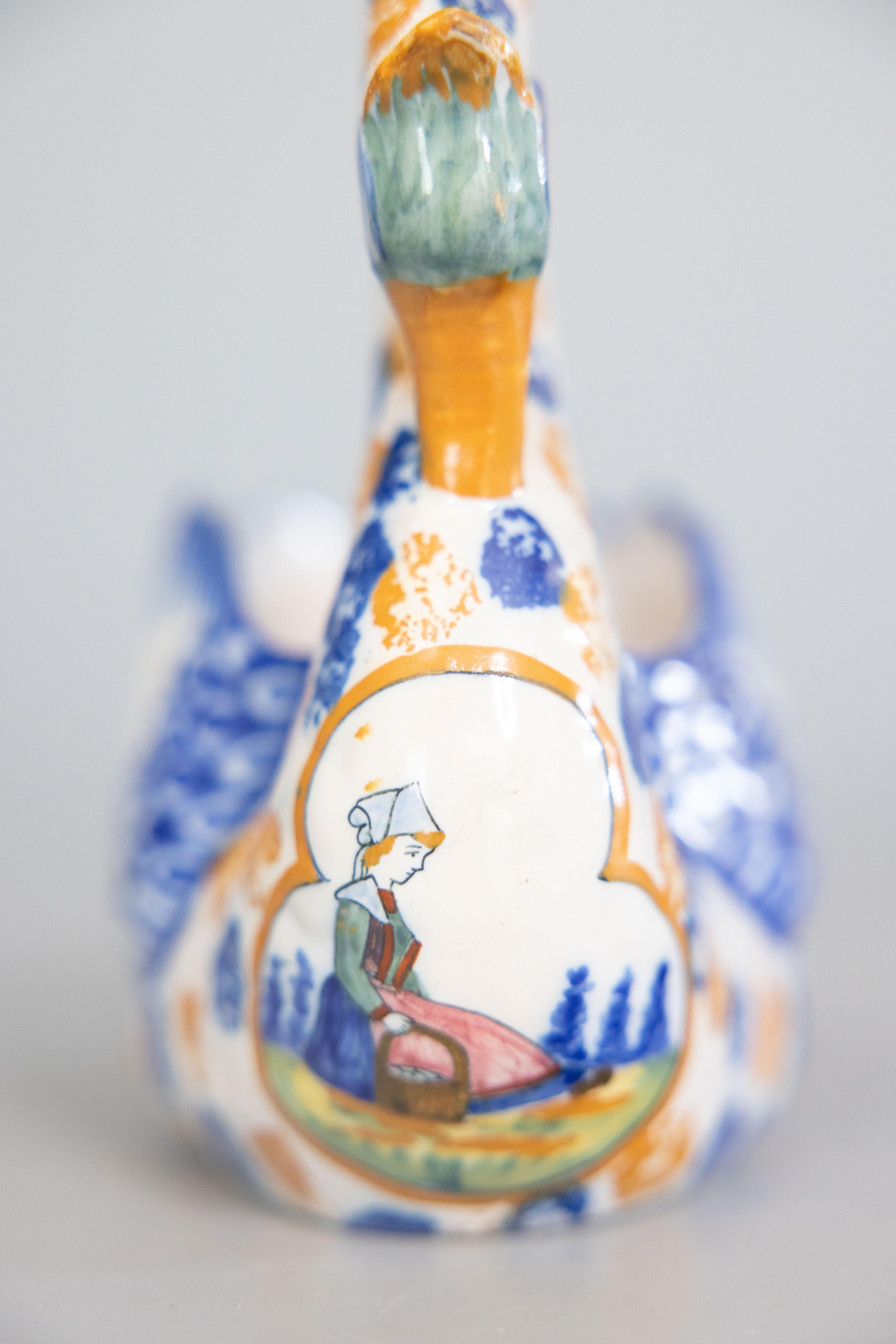 Antique French Quimper Faience Swan Jardiniere Cachepot Al fuego en venta