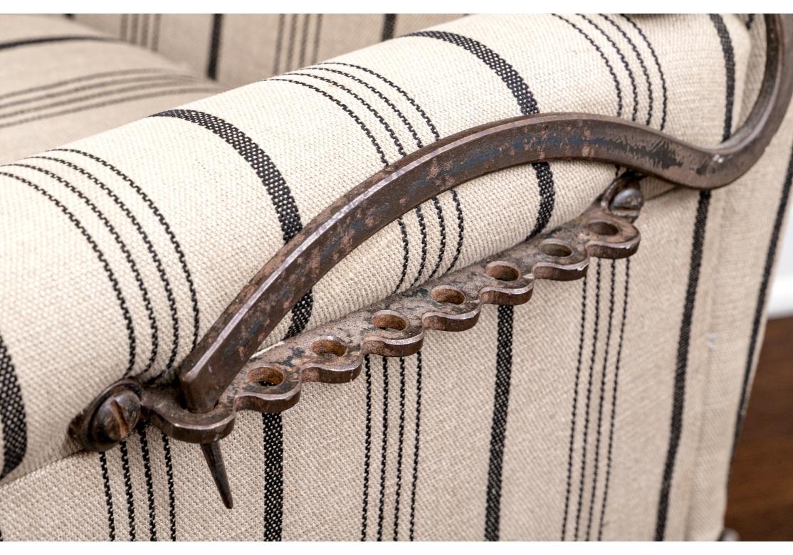 Provincial français Fauteuil inclinable français ancien avec quincaillerie de réglage en fer en vente