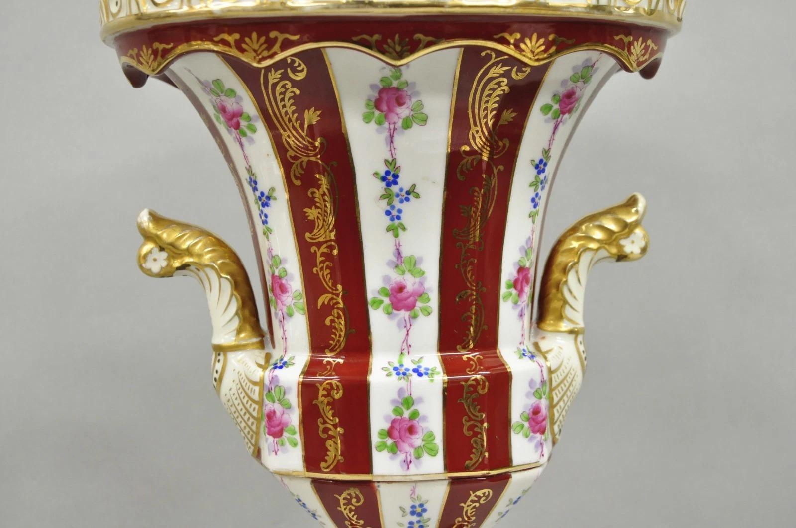 Lámpara de sobremesa antigua de porcelana roja francesa Style Paris en forma de urna de SGK China, Japón en Bueno estado para la venta en Philadelphia, PA