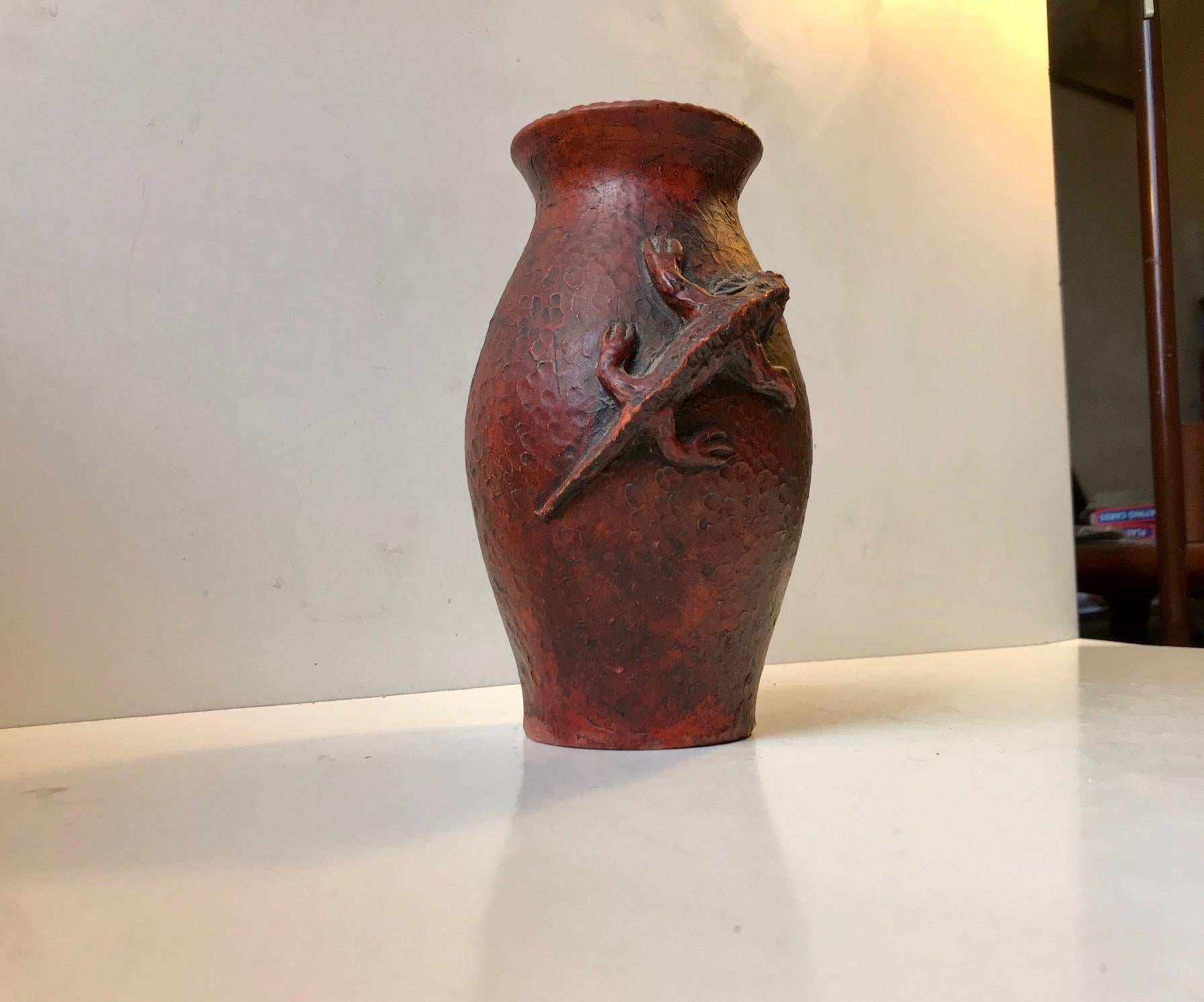 Antique French and Red Stoneware Vase with Lizard, circa 1900 In Fair Condition In Esbjerg, DK