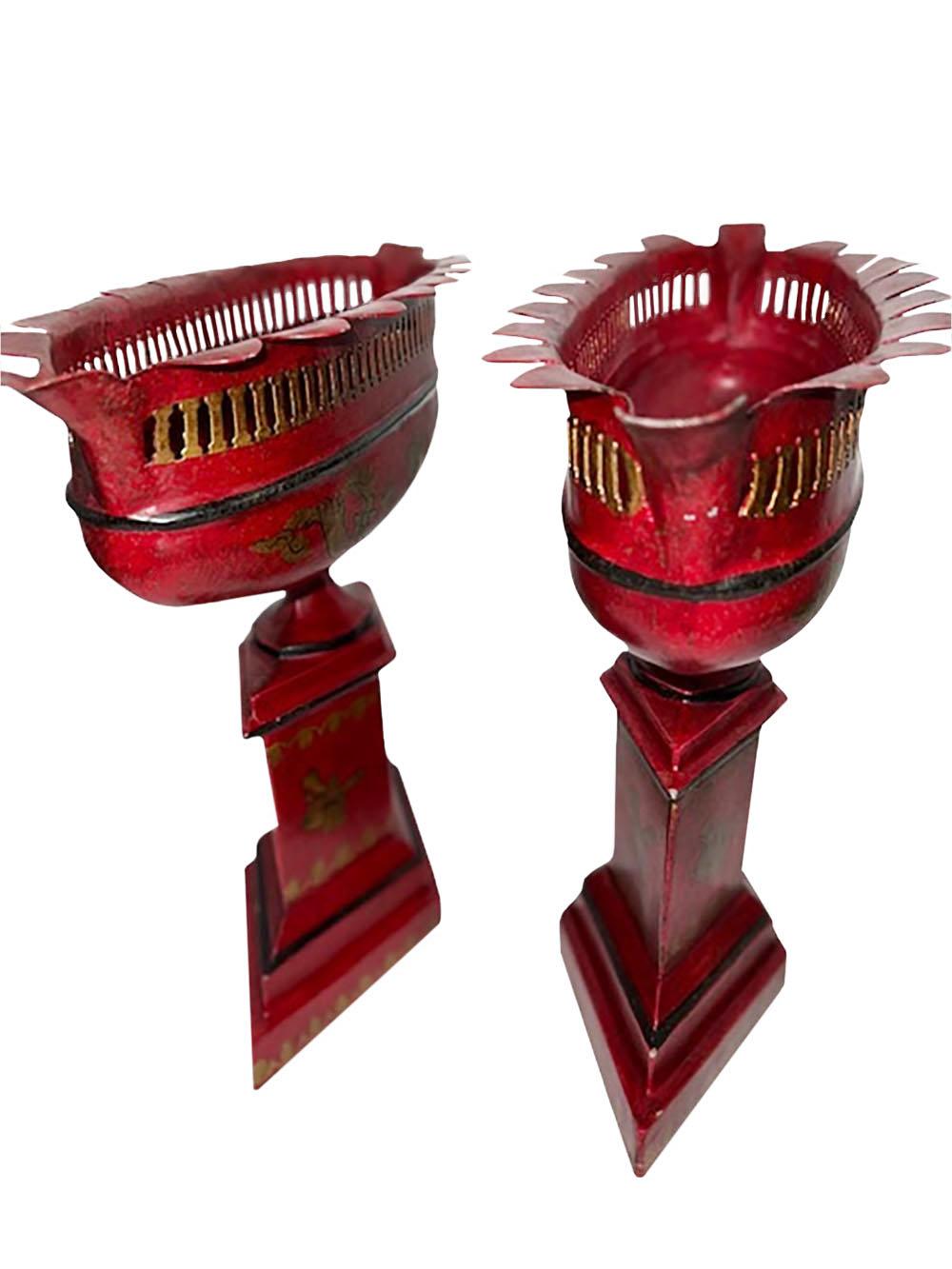 Français Cache-pots tôle rouge français en vente