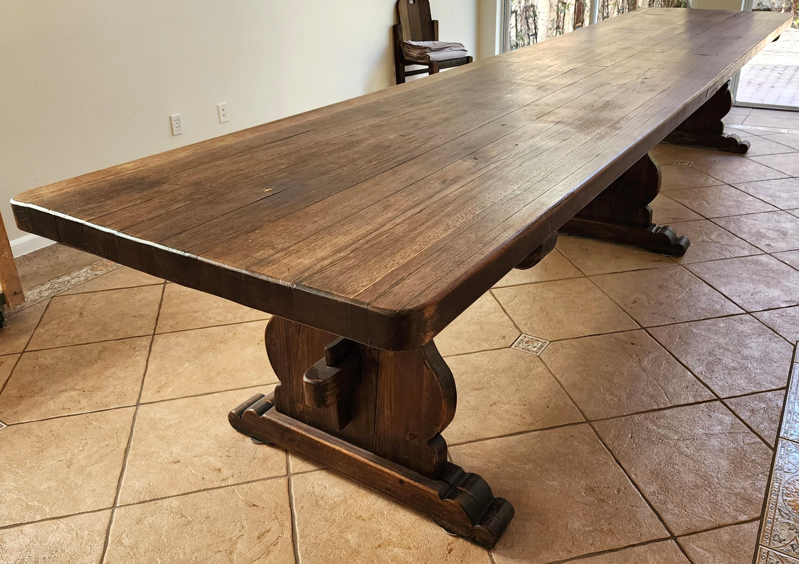 Ancienne table à manger de réfectoire française de 16 pieds en vente 10