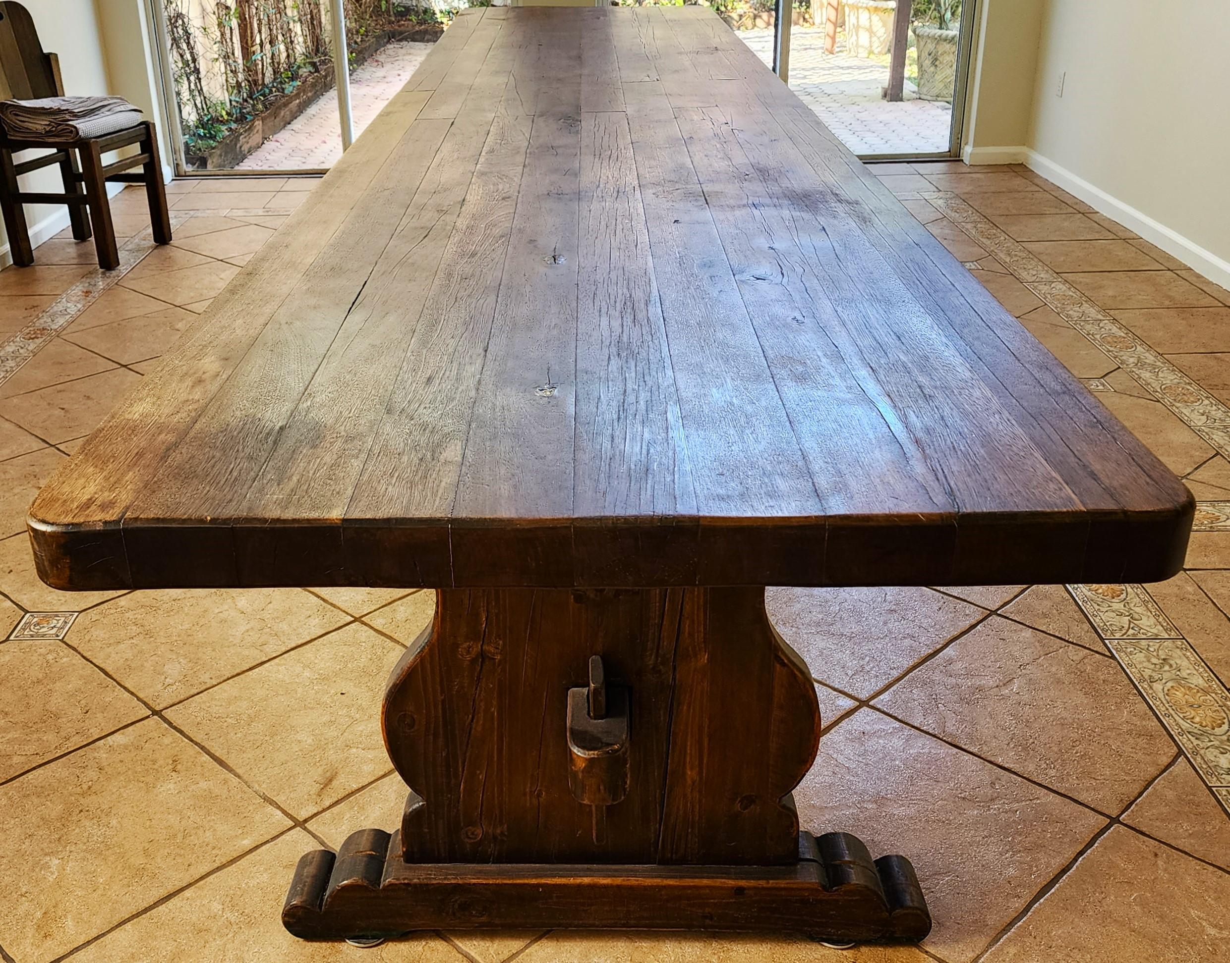 Ancienne table à manger de réfectoire française de 16 pieds en vente 1