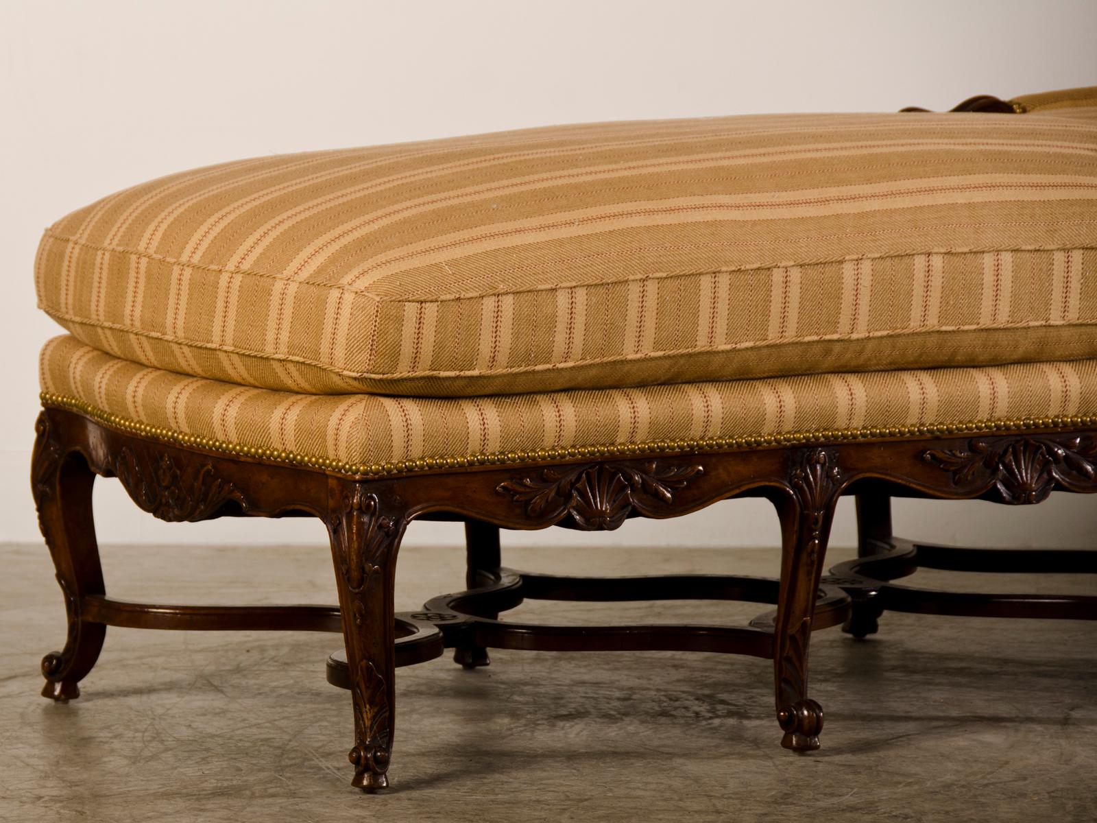 18th Century Antique French Régence Period Carved Walnut Chaise Lounge, circa 1720 For Sale