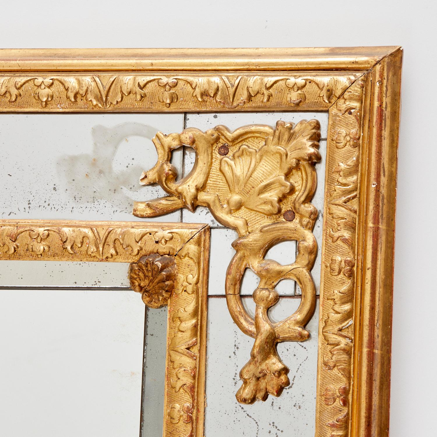 Louis XV Antique Mirror en bois doré sculpté de style Régence français en vente