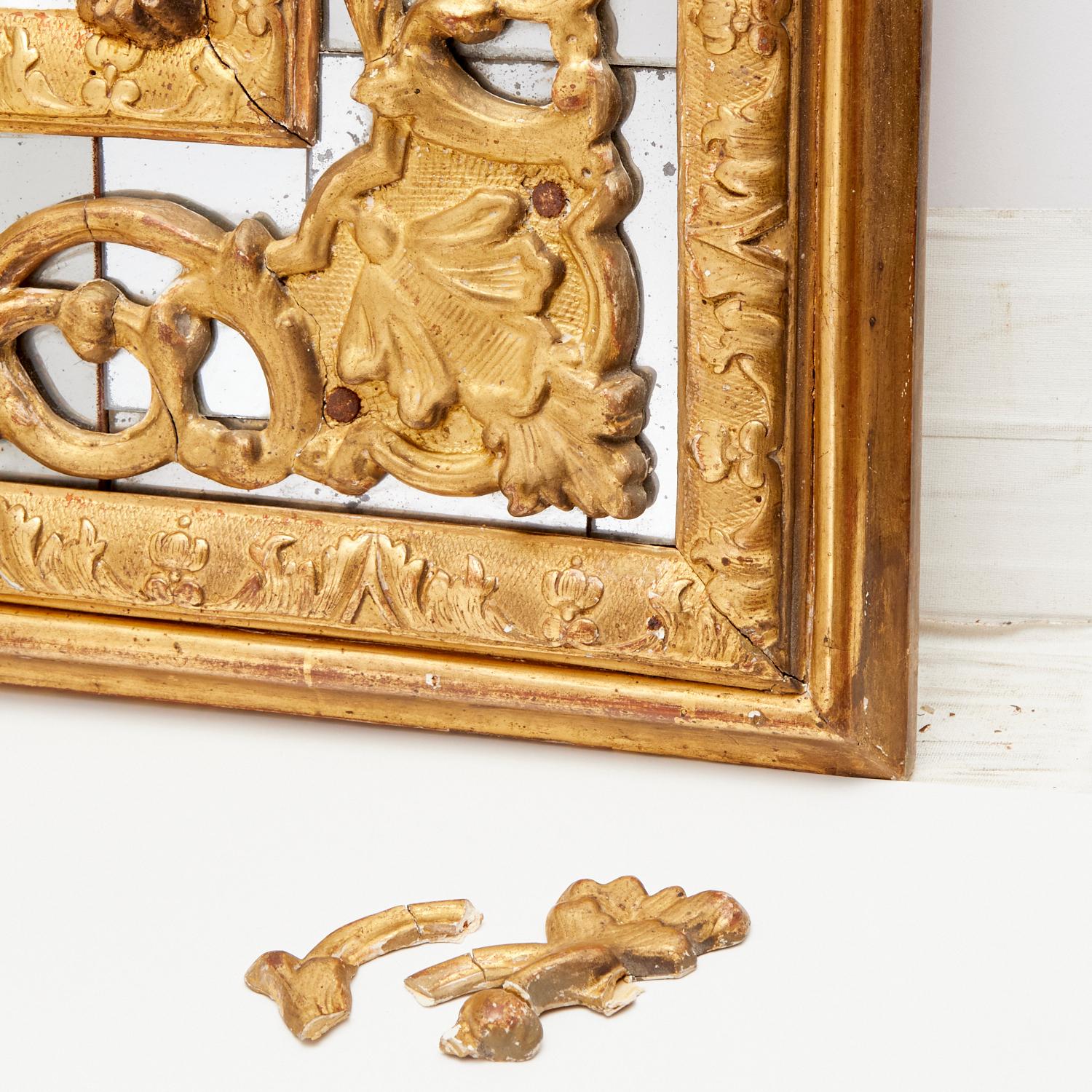 Antique Mirror en bois doré sculpté de style Régence français Bon état - En vente à Morristown, NJ