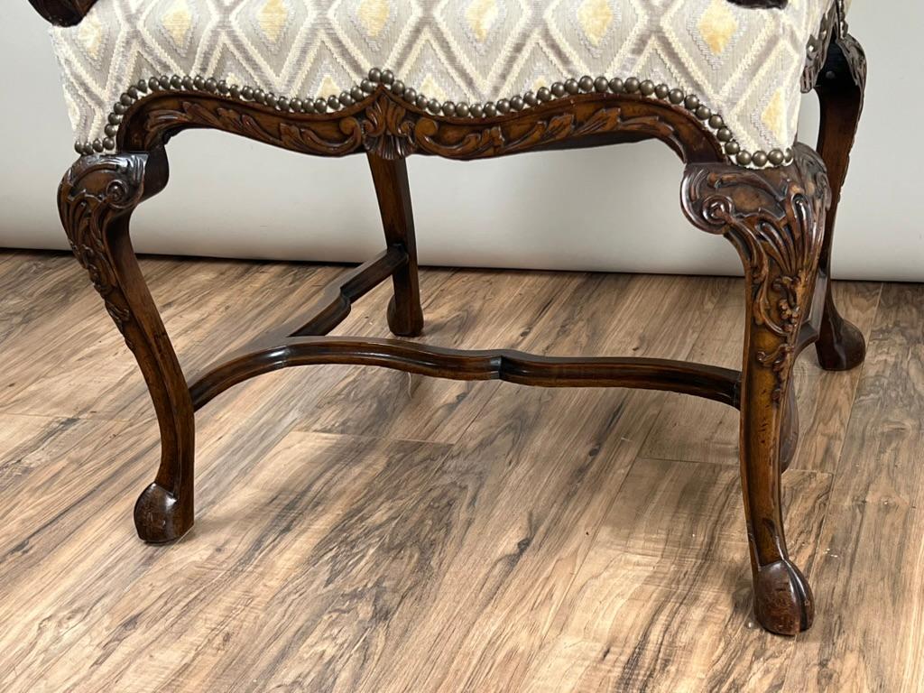 Antiguo sillón francés de caoba tallada estilo Régence, c. Principios del siglo XIX en Bueno estado para la venta en Westfield, MA