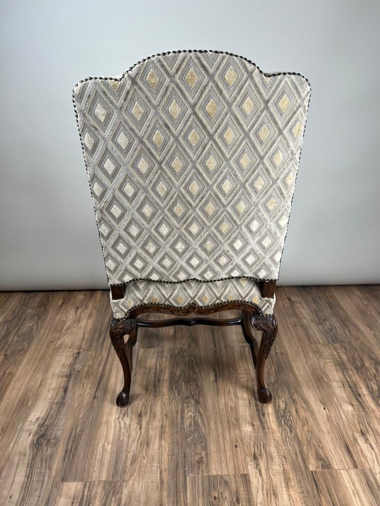 Antiguo sillón francés de caoba tallada estilo Régence, c. Principios del siglo XIX en venta 1