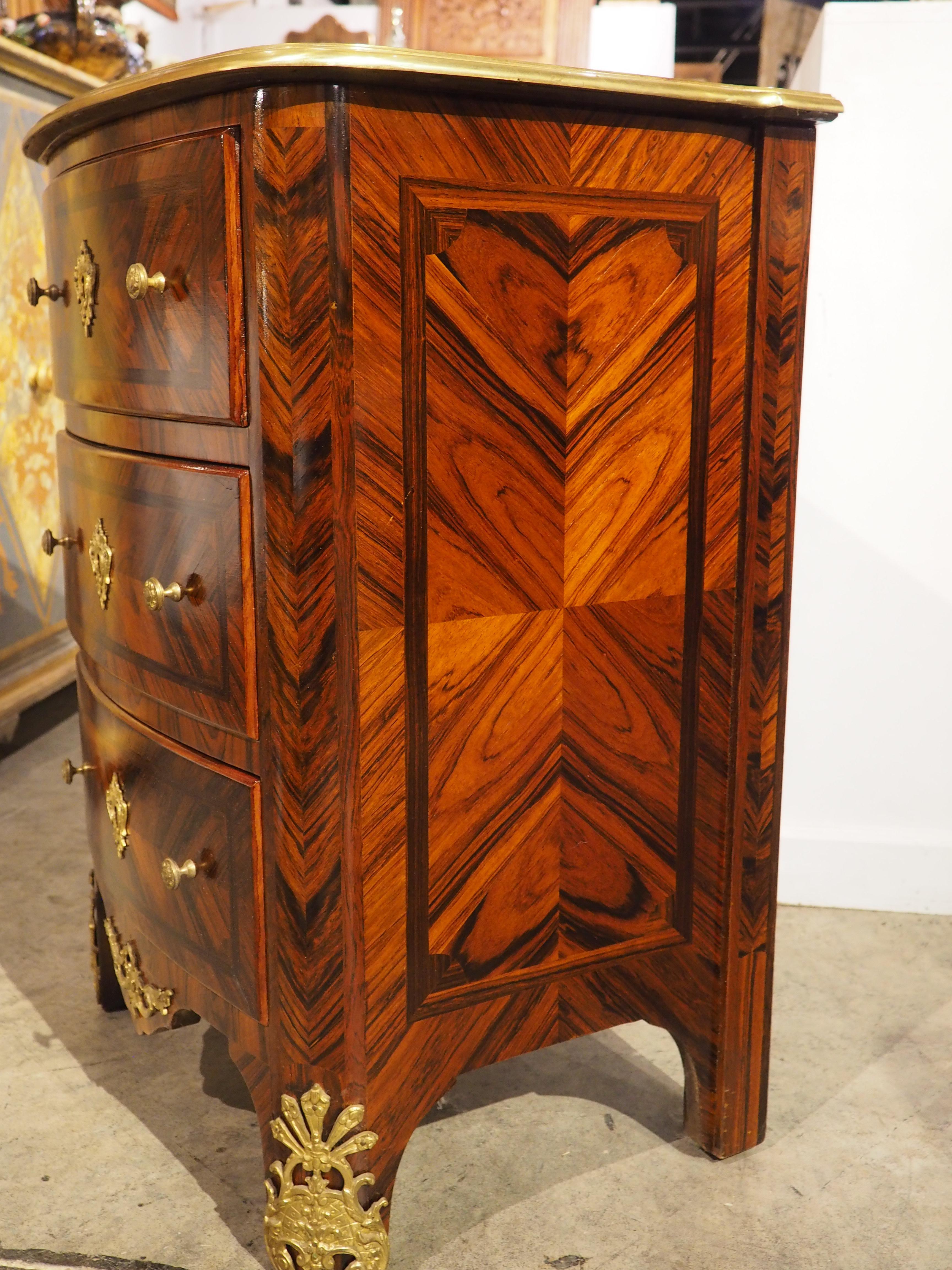 Antique French Regence Style Commode con ferramenta Dore in bronzo, CIRCA 1875 in vendita 7