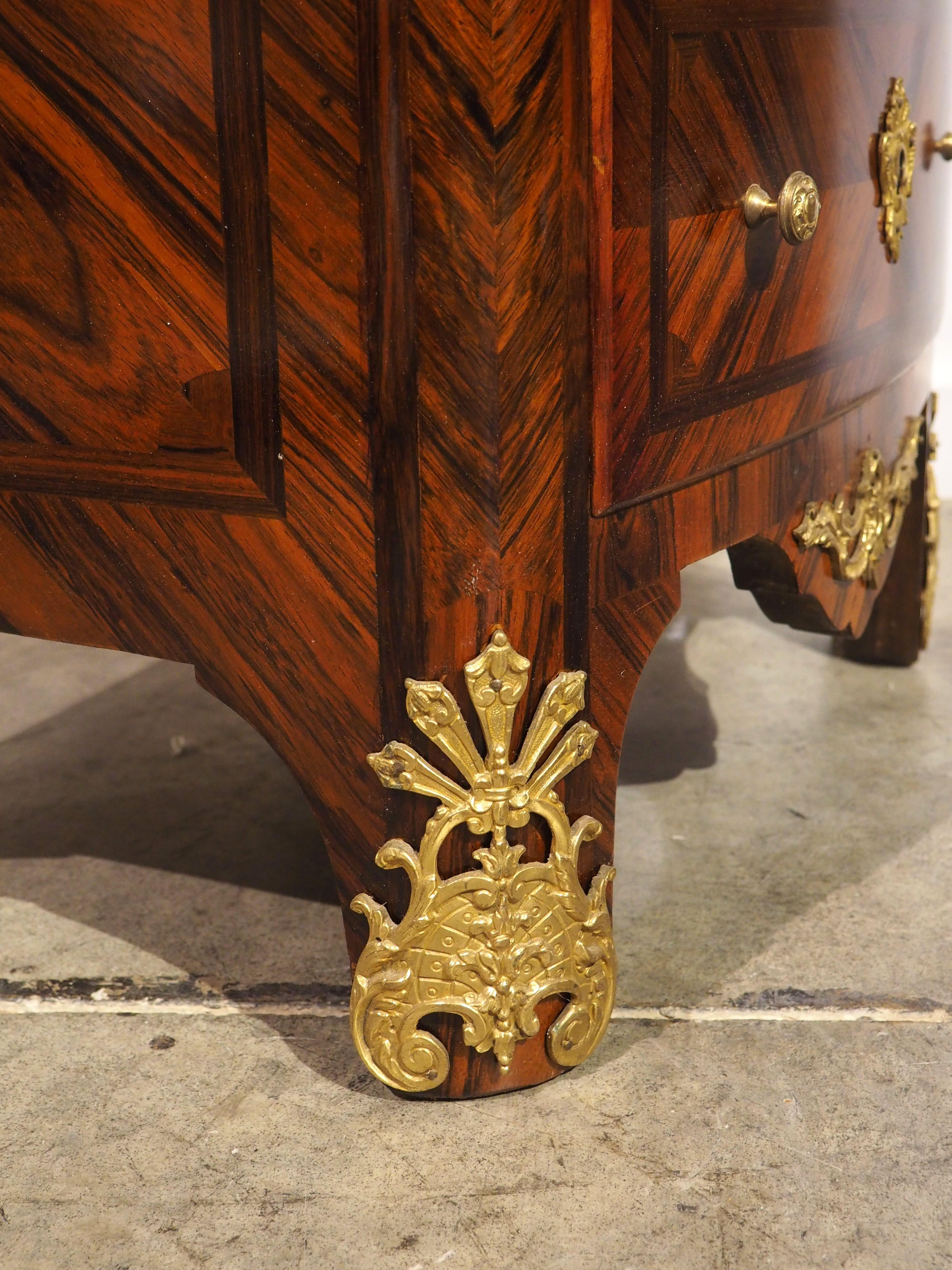 Antique French Regence Style Commode con ferramenta Dore in bronzo, CIRCA 1875 in vendita 1