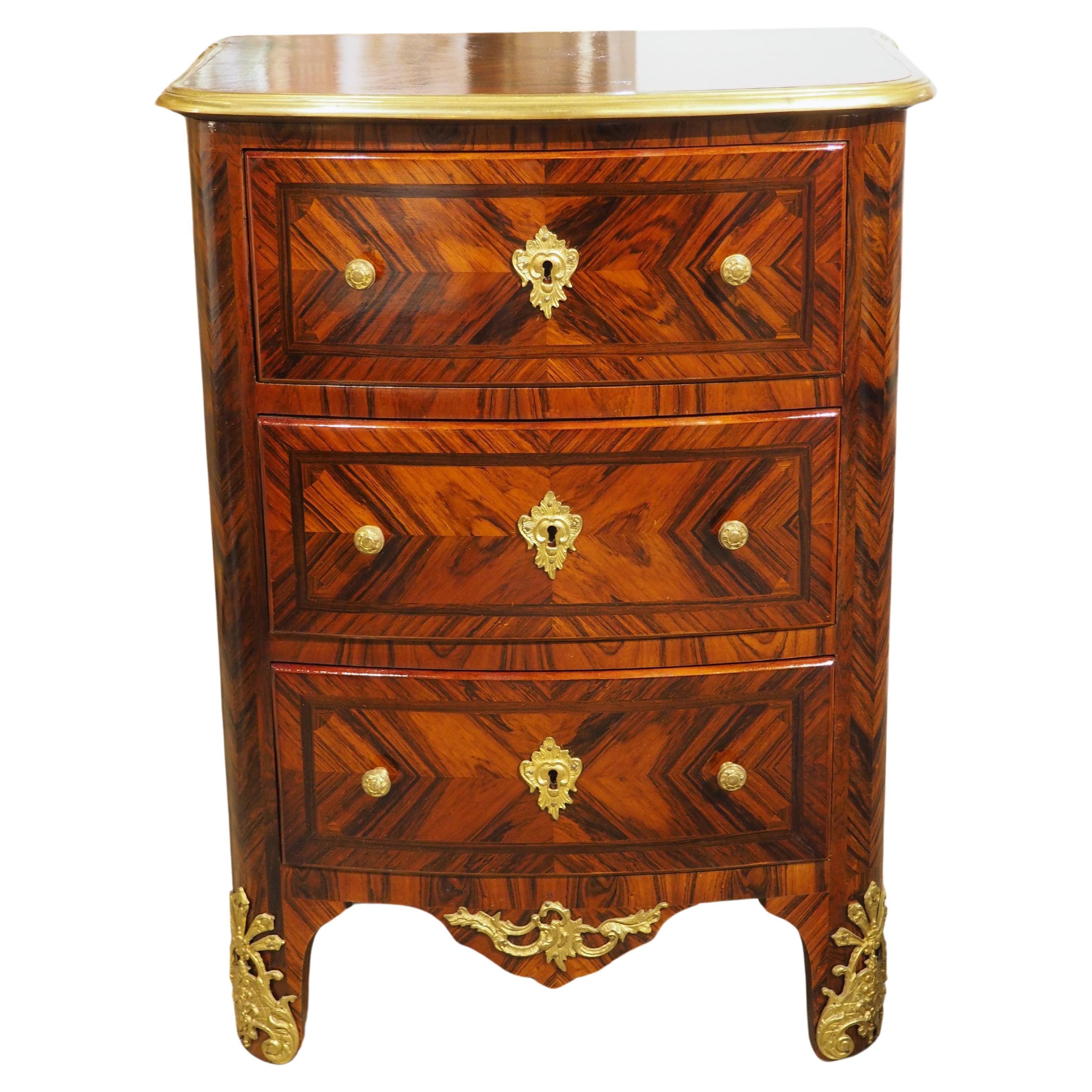 Antique French Regence Style Commode con ferramenta Dore in bronzo, CIRCA 1875