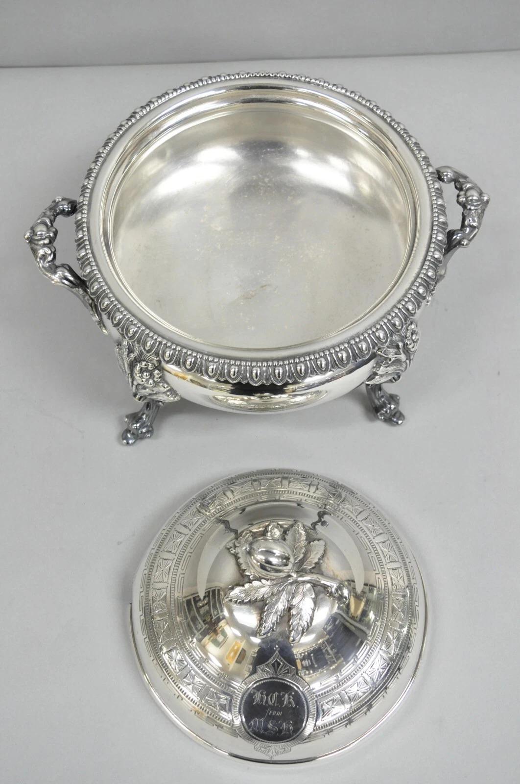 Soupière ancienne de style Régence française baroque à fleurs repoussées en métal argenté en vente 1