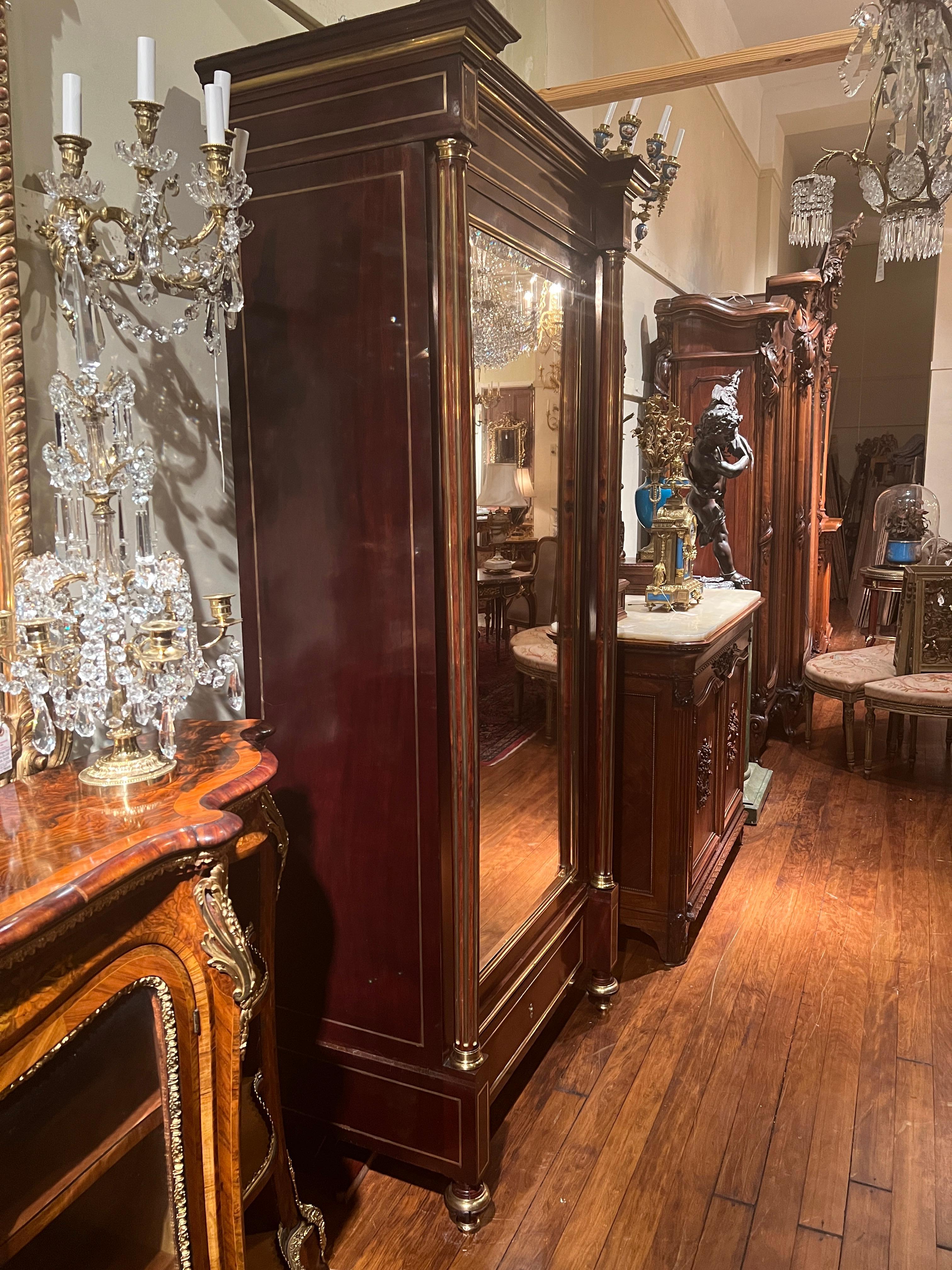 Antique French Regency Brass Mounted Mahogany & Beveled Mirror Armoire, Ca. 1880 In Good Condition For Sale In New Orleans, LA