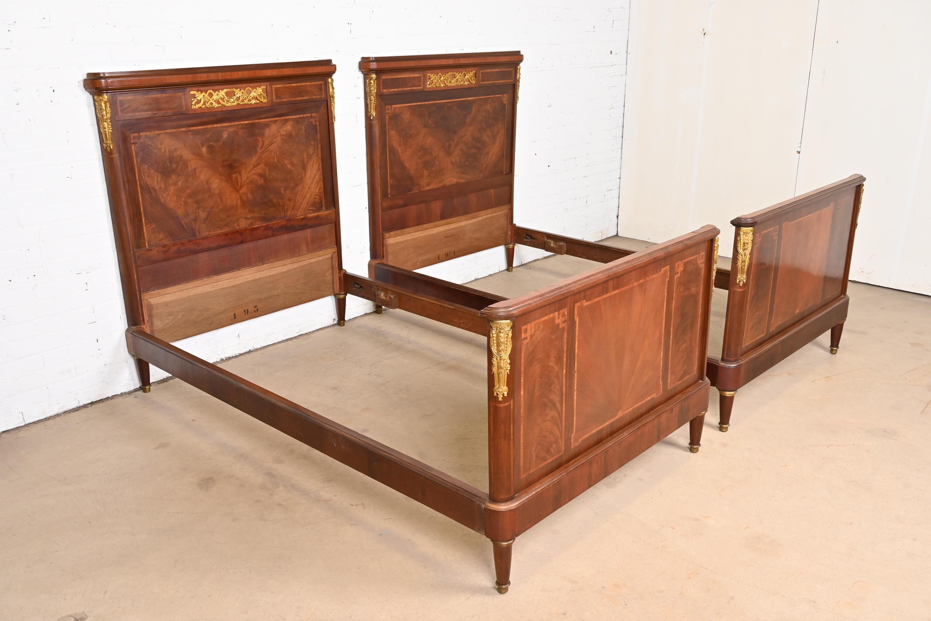 Antique French Regency Louis XVI Inlaid Flame Mahogany Bronze Mounted Twin Beds For Sale 1