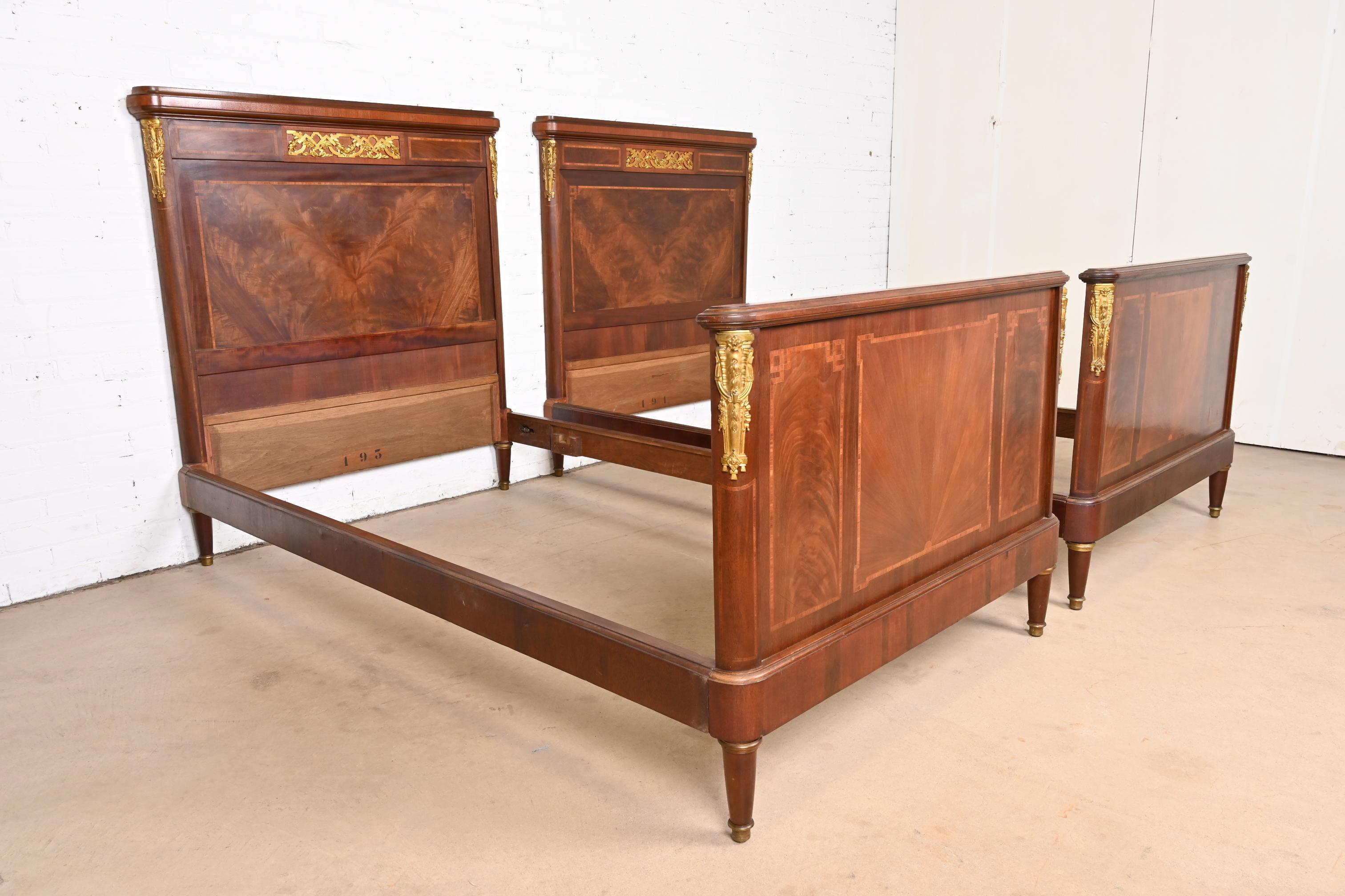 Antique French Regency Louis XVI Inlaid Flame Mahogany Bronze Mounted Twin Beds For Sale 2