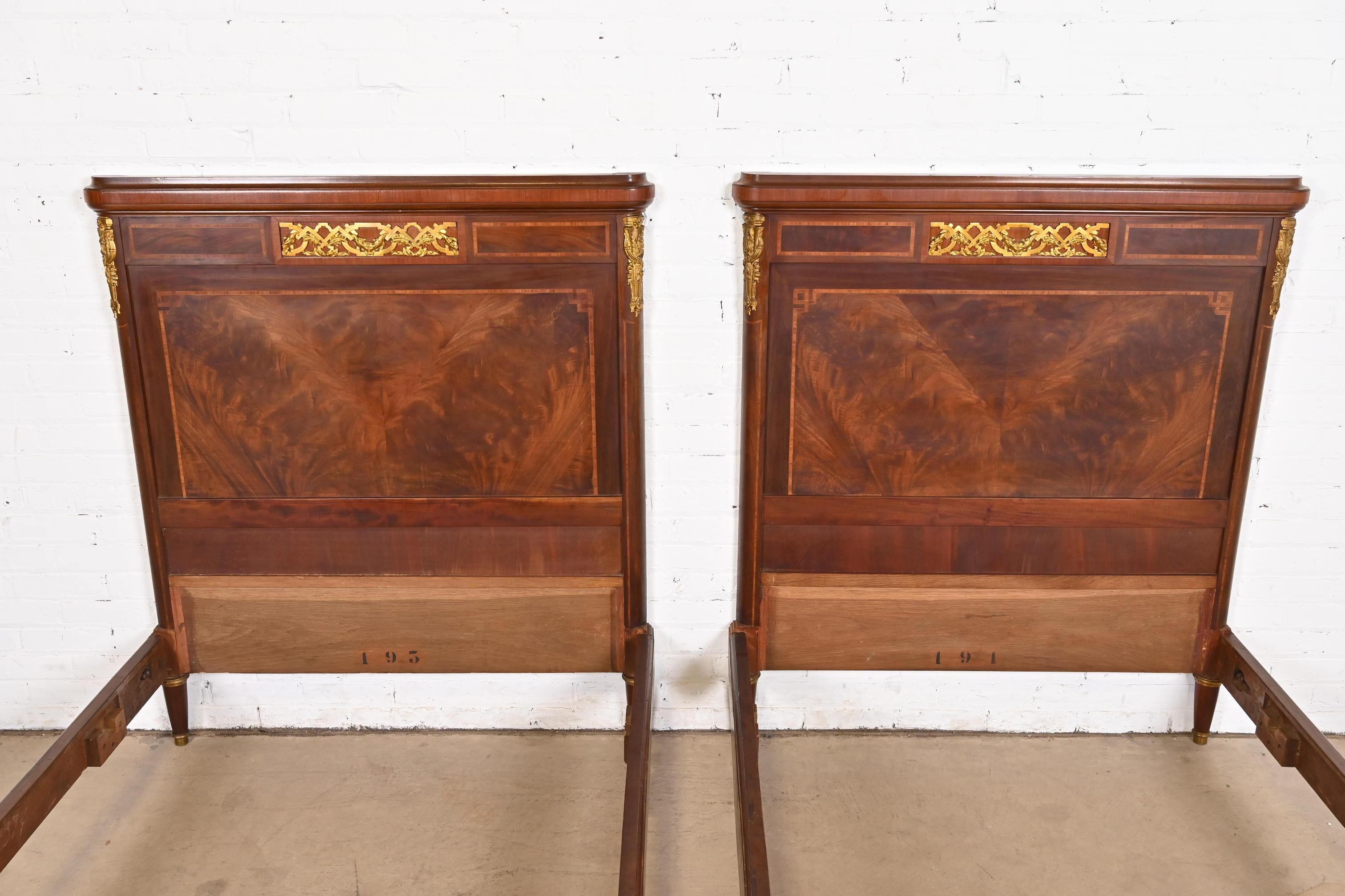 Antique French Regency Louis XVI Inlaid Flame Mahogany Bronze Mounted Twin Beds For Sale 3