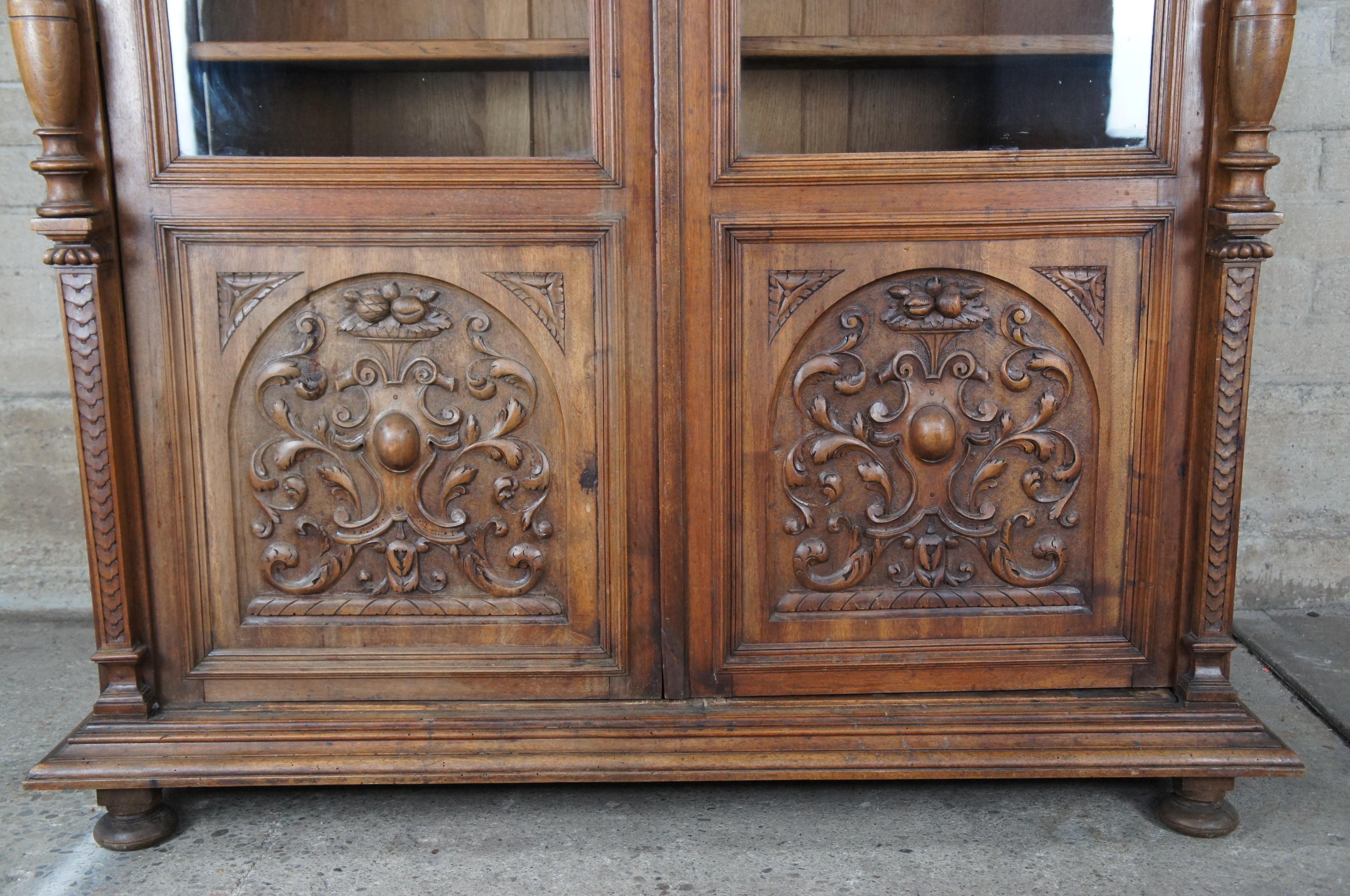 XIXe siècle Ancienne armoire de bibliothèque en lin pour bibliothèque de style Renaissance française - Armoire en porcelaine en vente