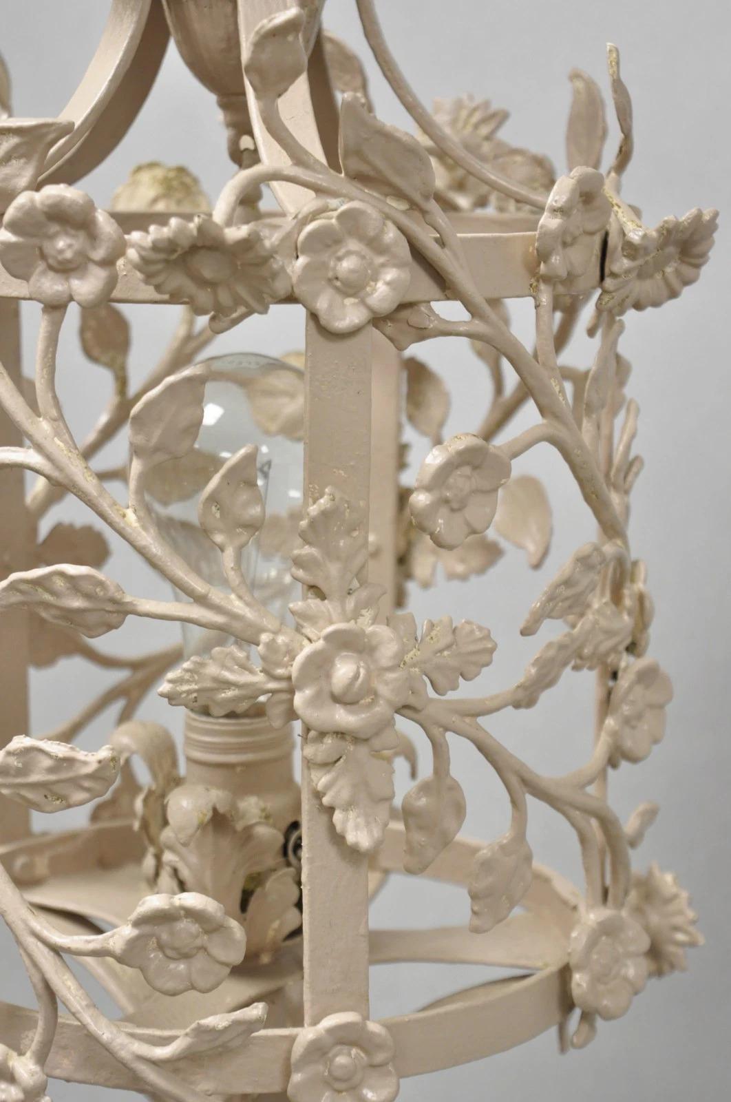 Antique Renaissance française Art Nouveau Lampadaire lanterne à mât floral en fer en vente 5