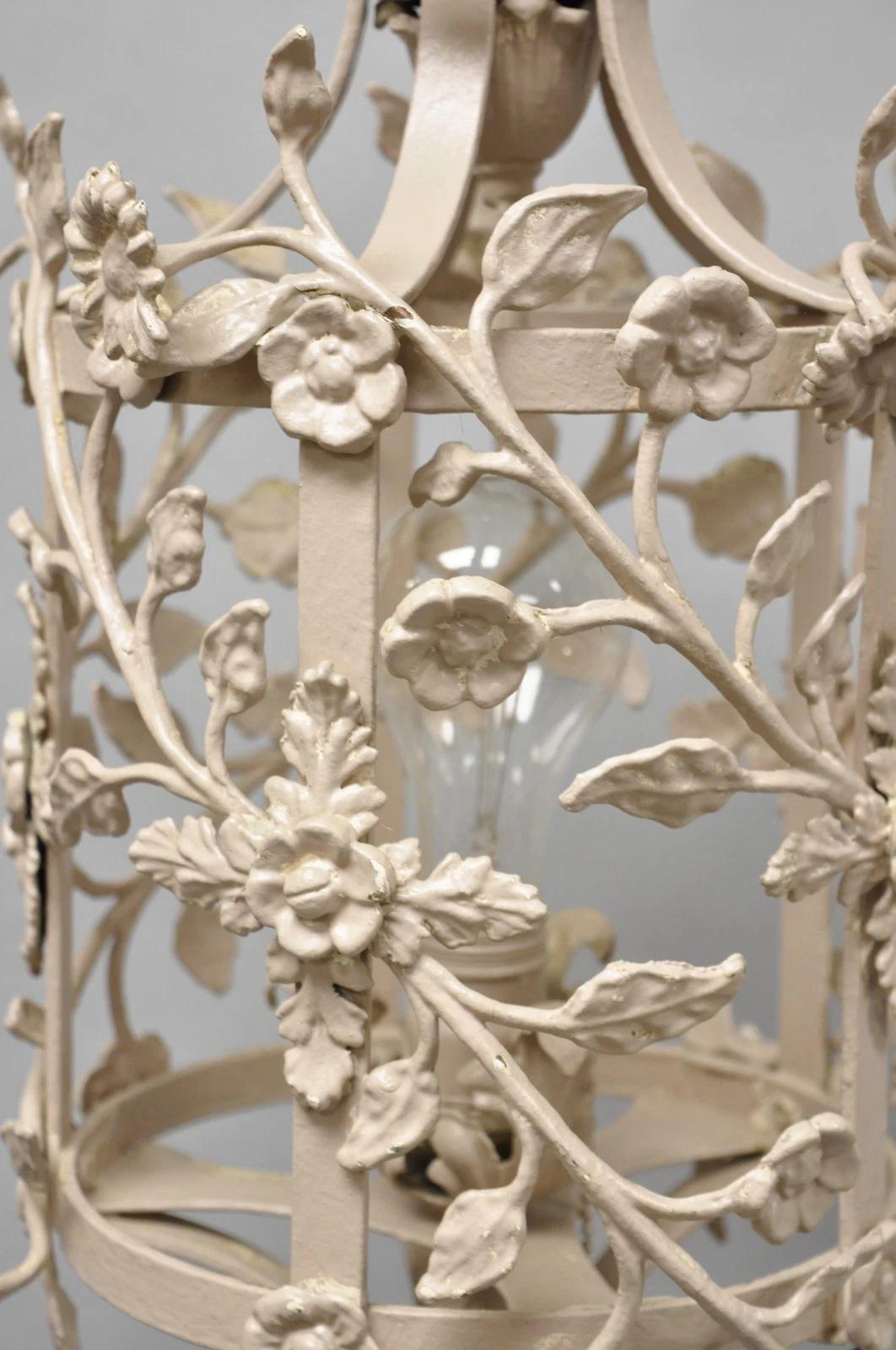 20ième siècle Antique Renaissance française Art Nouveau Lampadaire lanterne à mât floral en fer en vente