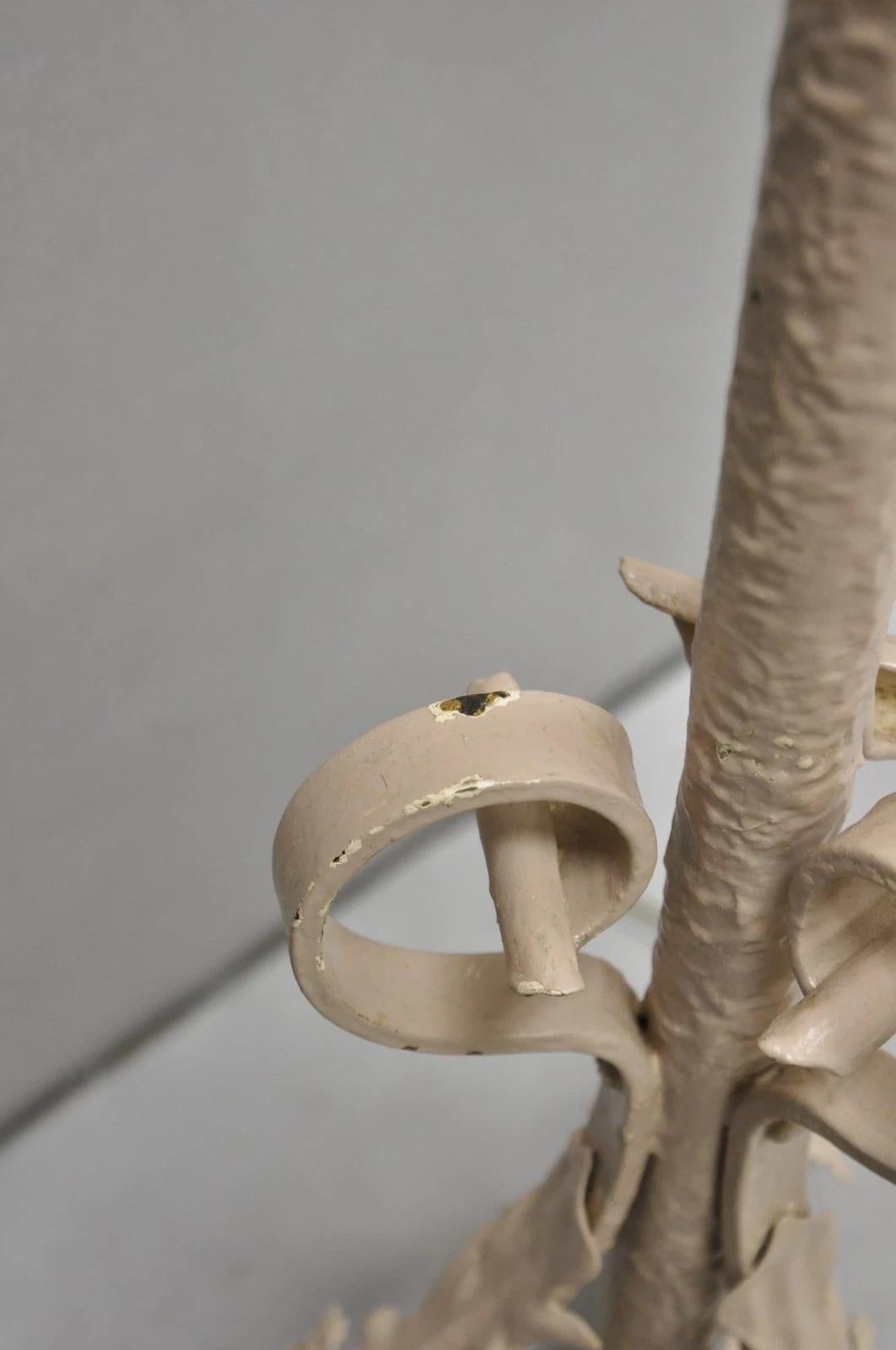 Antique Renaissance française Art Nouveau Lampadaire lanterne à mât floral en fer en vente 3