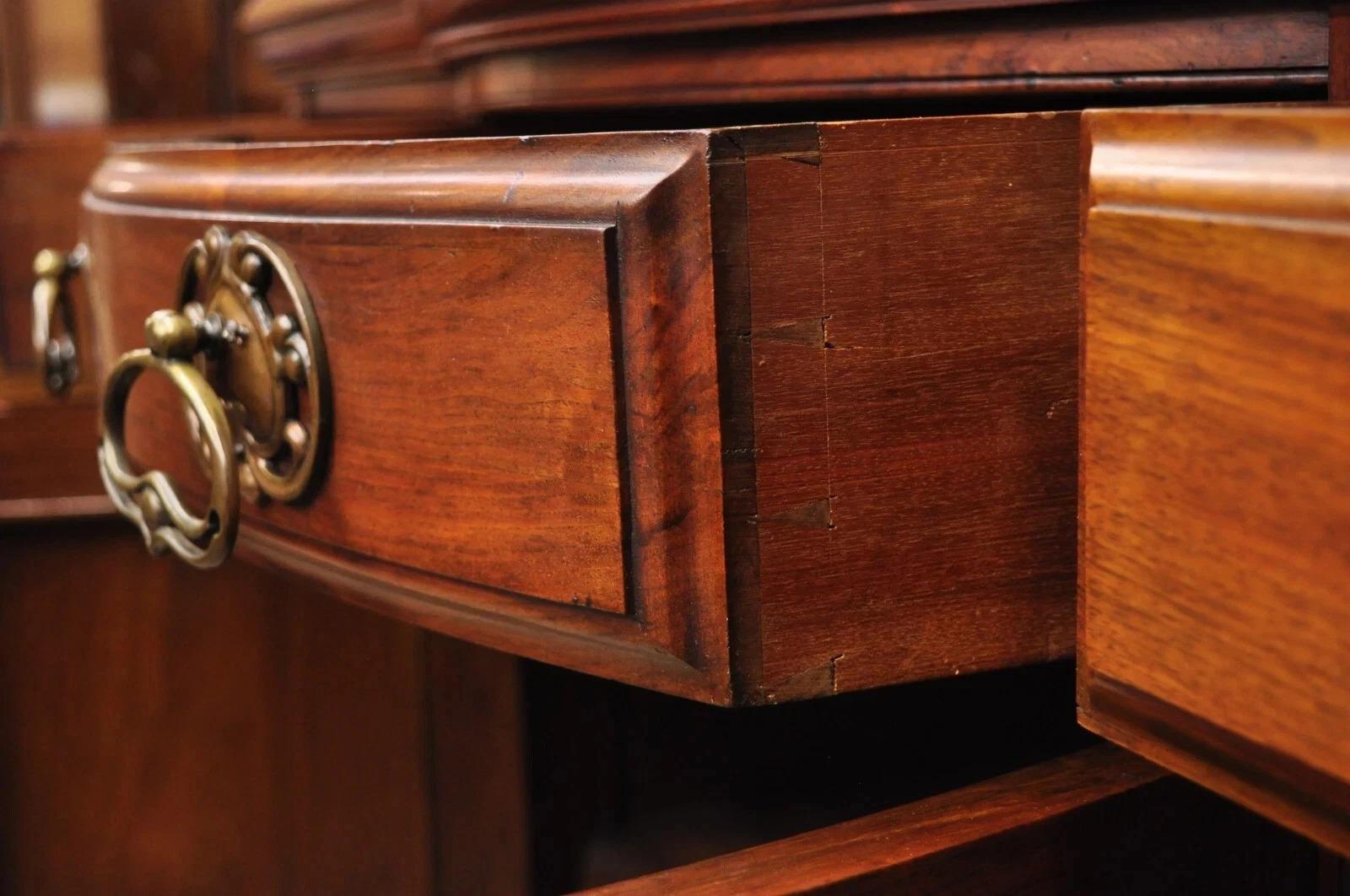 Antique French Renaissance Art Nouveau Mahogany Bowed Front Buffet Sideboard For Sale 5