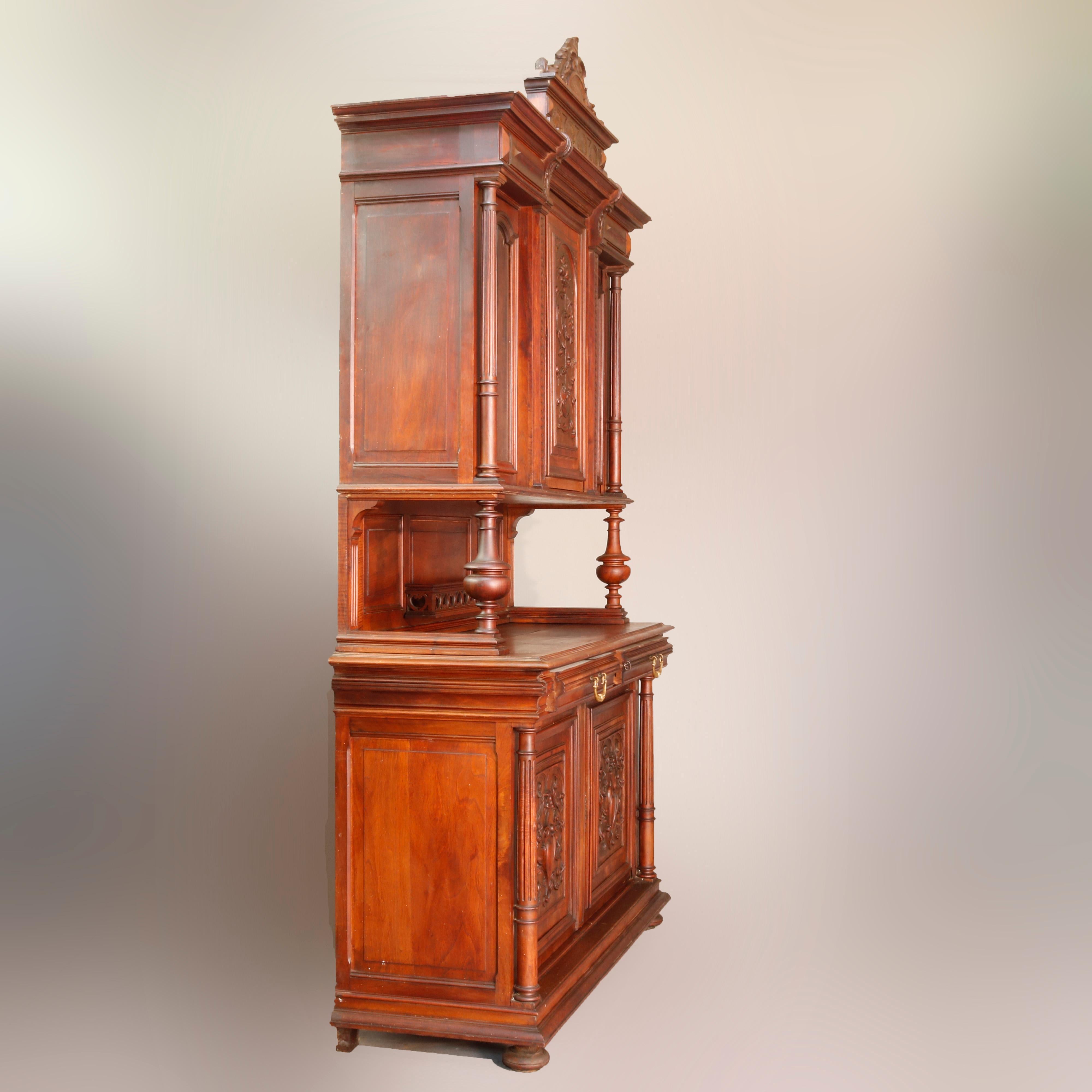 Armoire de cour française ancienne de la Renaissance en noyer sculpté, 19ème siècle en vente 1