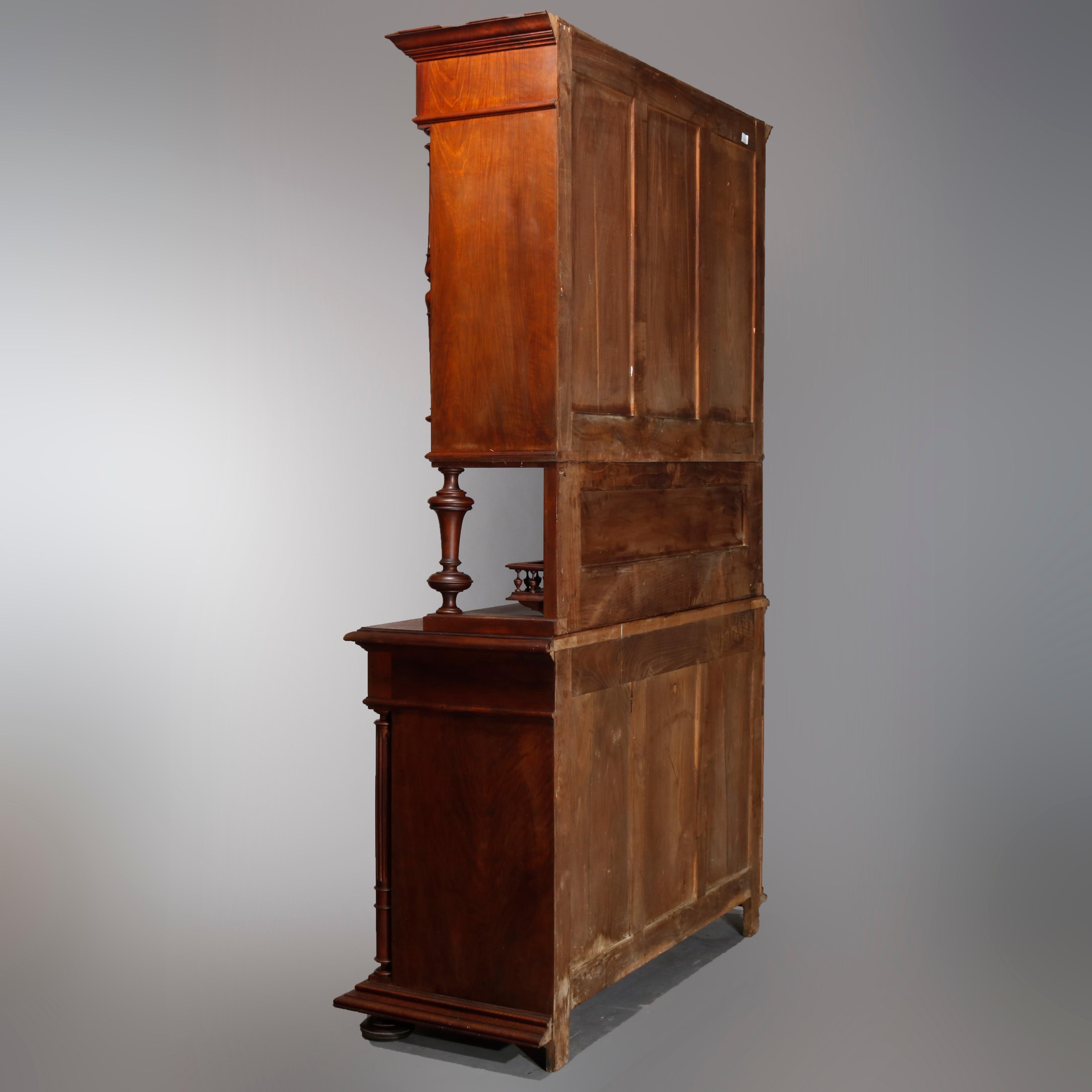 XIXe siècle Ancienne armoire française de la Renaissance en noyer sculpté avec torchères, 19ème siècle en vente