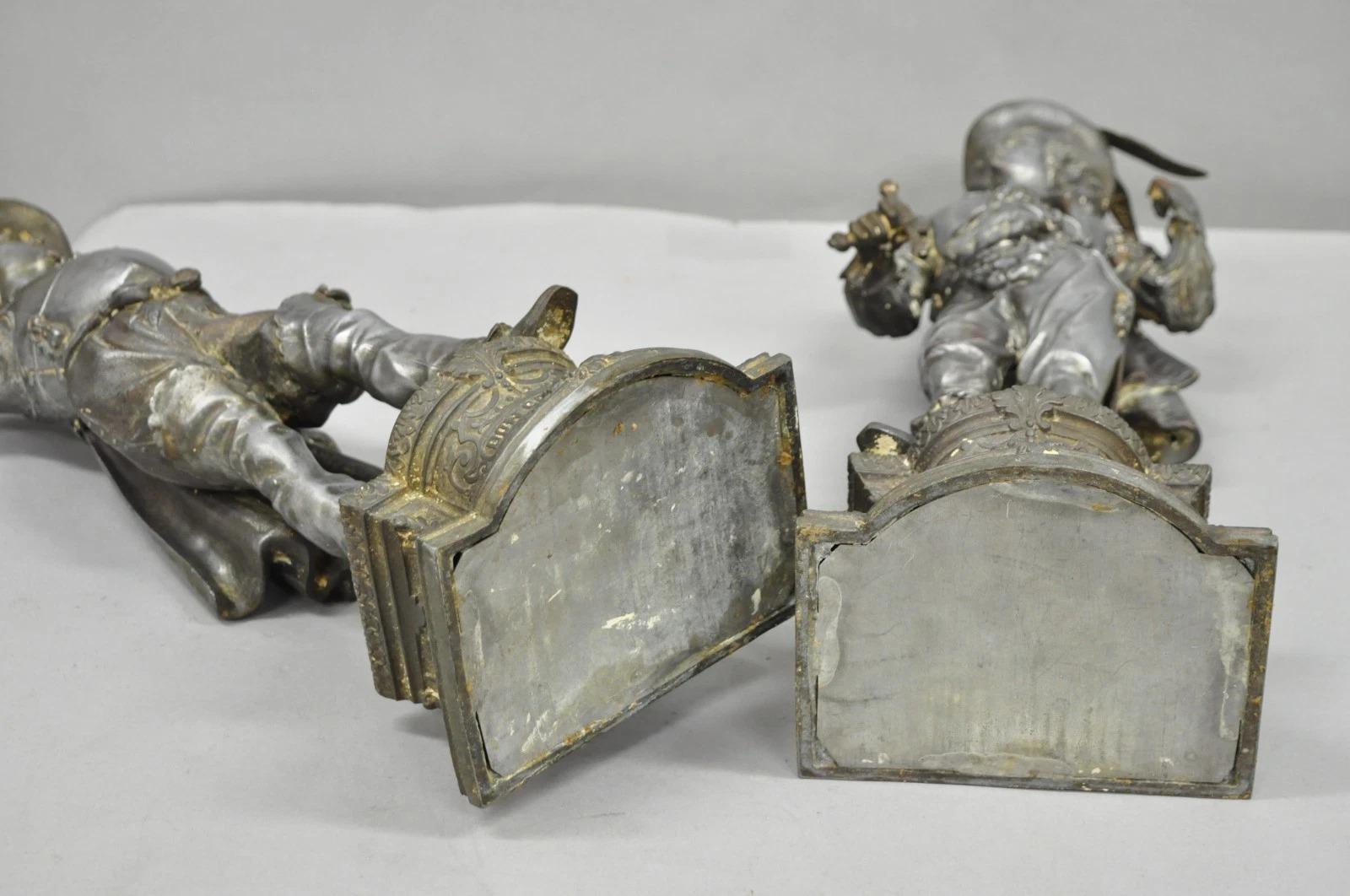 Antique French Renaissance Don Juan & Don Cesar Sculture in metallo spelta 2 pezzi in vendita 3