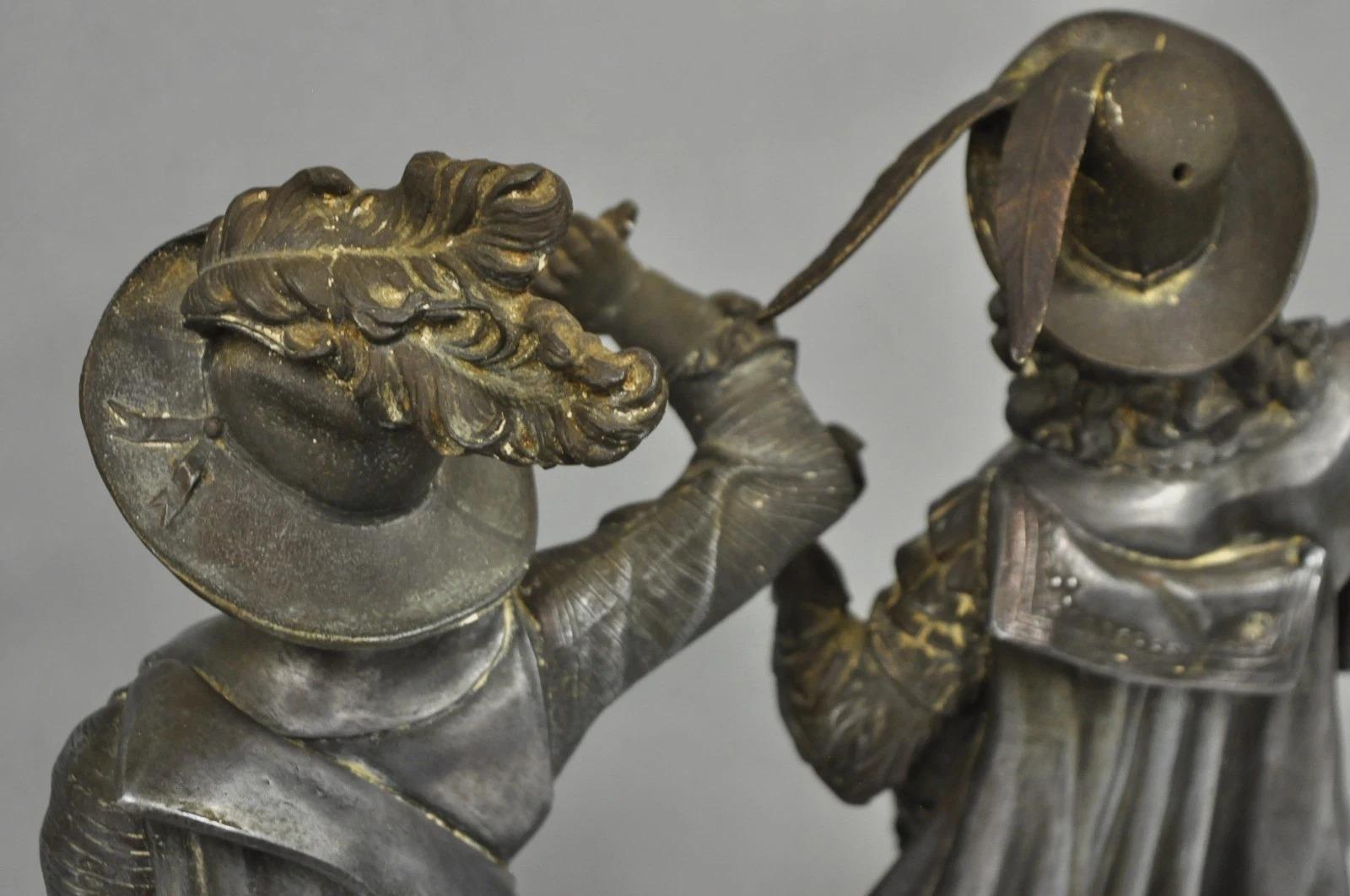 Antique French Renaissance Don Juan & Don Cesar Sculture in metallo spelta 2 pezzi in vendita 5