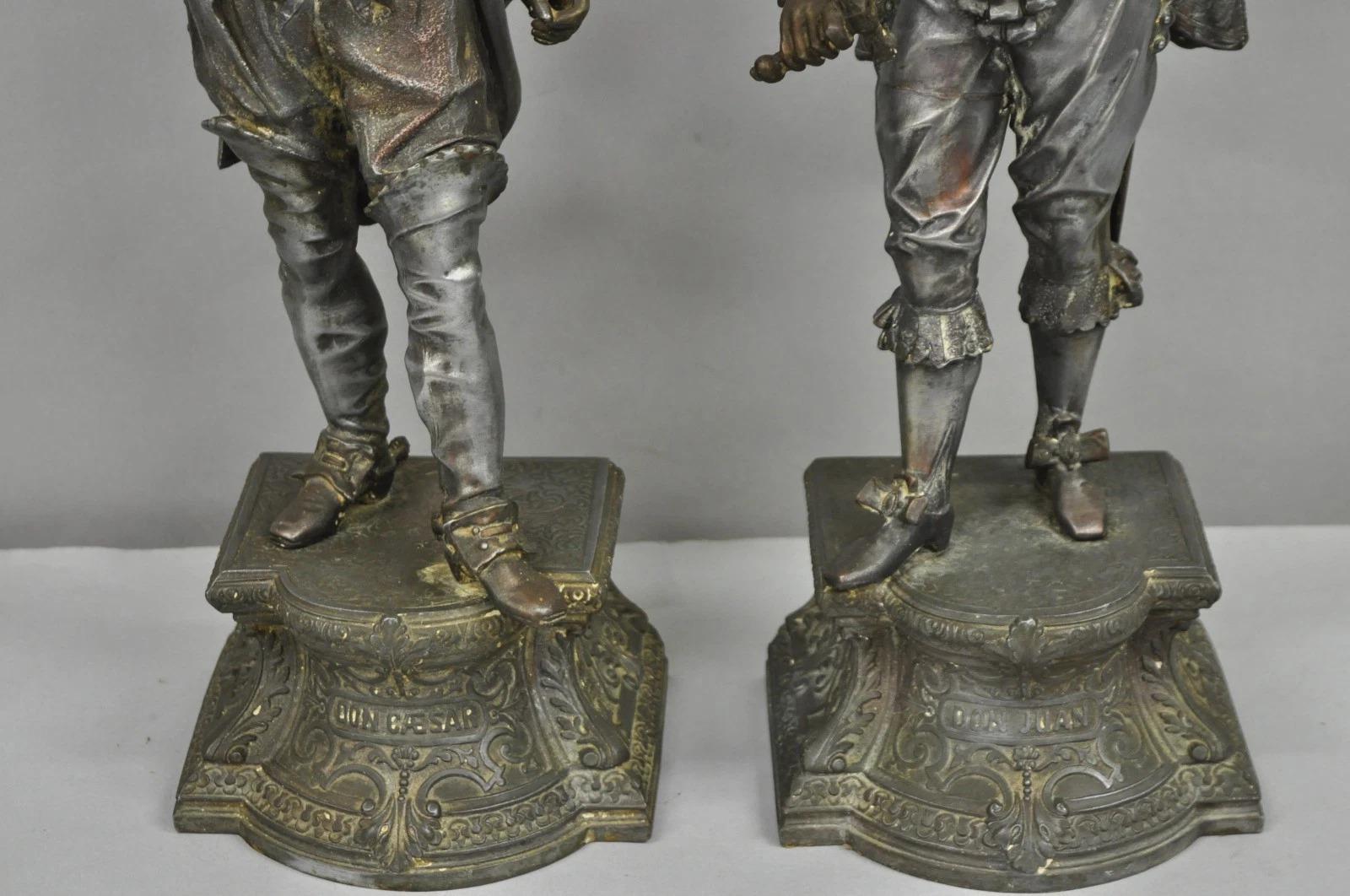 XIX secolo Antique French Renaissance Don Juan & Don Cesar Sculture in metallo spelta 2 pezzi in vendita