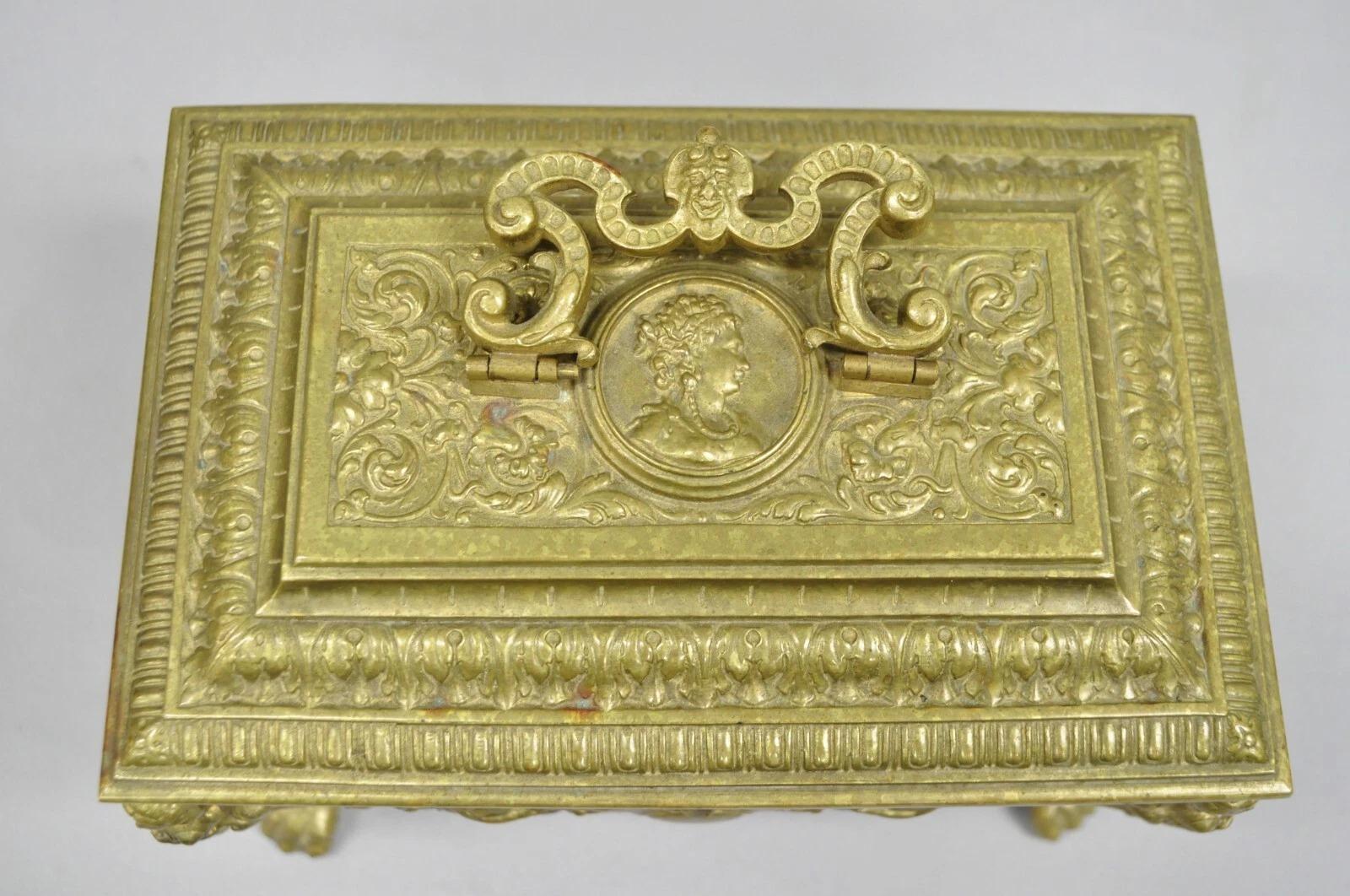 Antique French Renaissance Figural Bronce Cofre Joyero con Querubines Renacimiento renacentista en venta