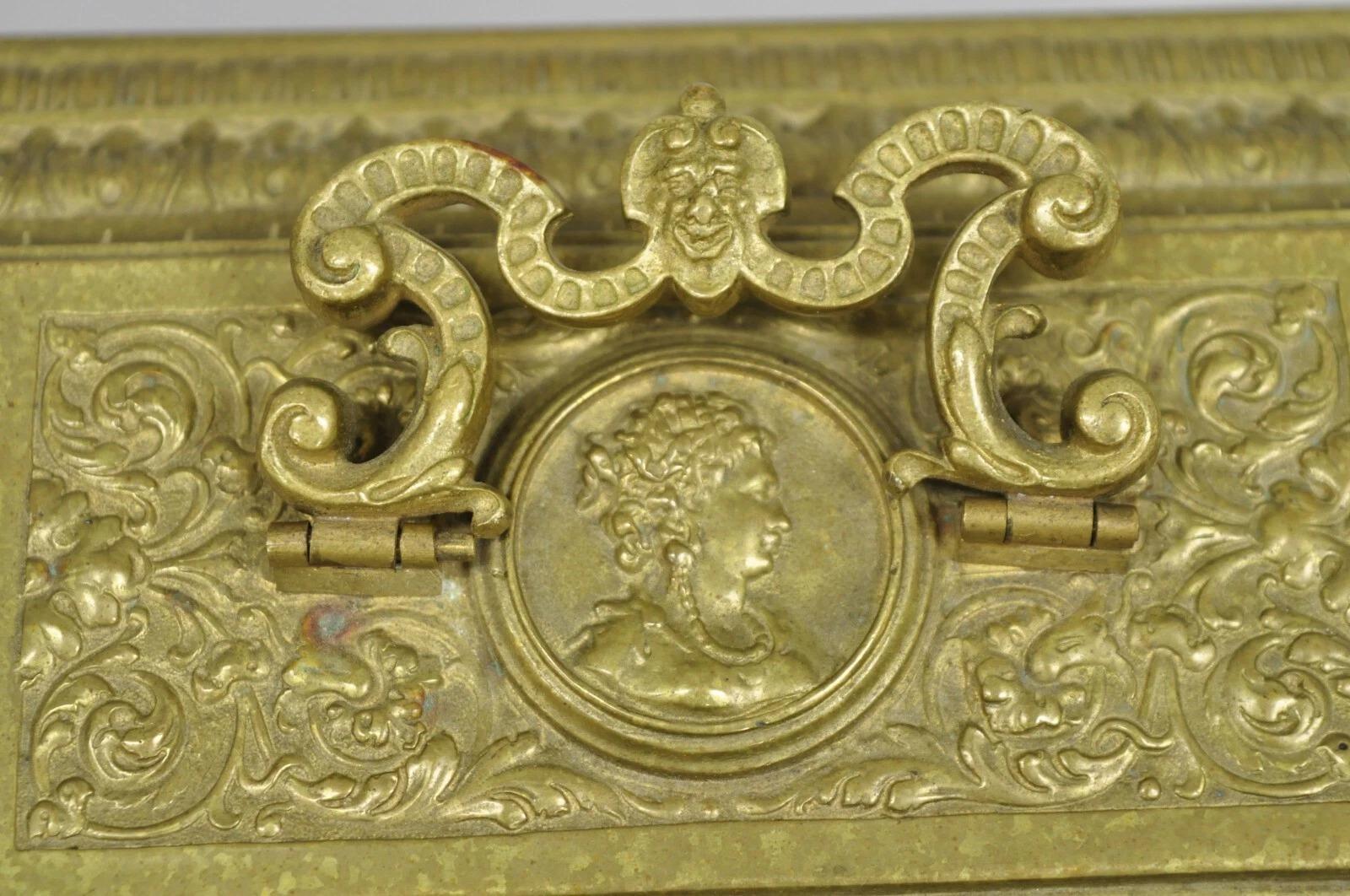 Antique French Renaissance Figural Bronce Cofre Joyero con Querubines Desconocido en venta