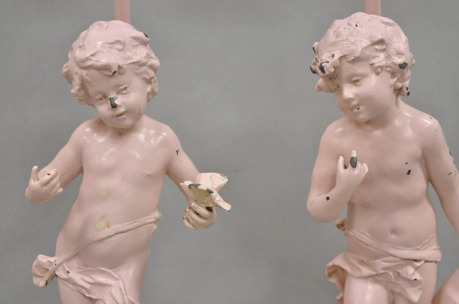 Antique French Renaissance Figural Spelter Metall Figural Cherub Tischlampen Paar im Zustand „Gut“ im Angebot in Philadelphia, PA