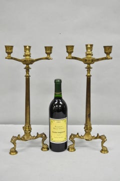 Antique French Renaissance Gotik Figural Messing 16" Kandelaber w / Löwen - ein Paar