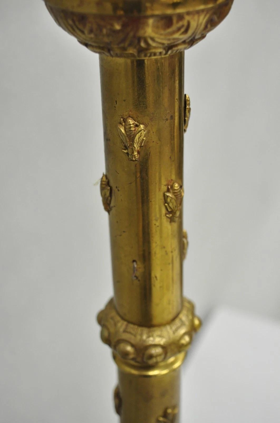 Antique French Renaissance Gothic Figural Brass Candlestick Column Table Lamp en vente 1