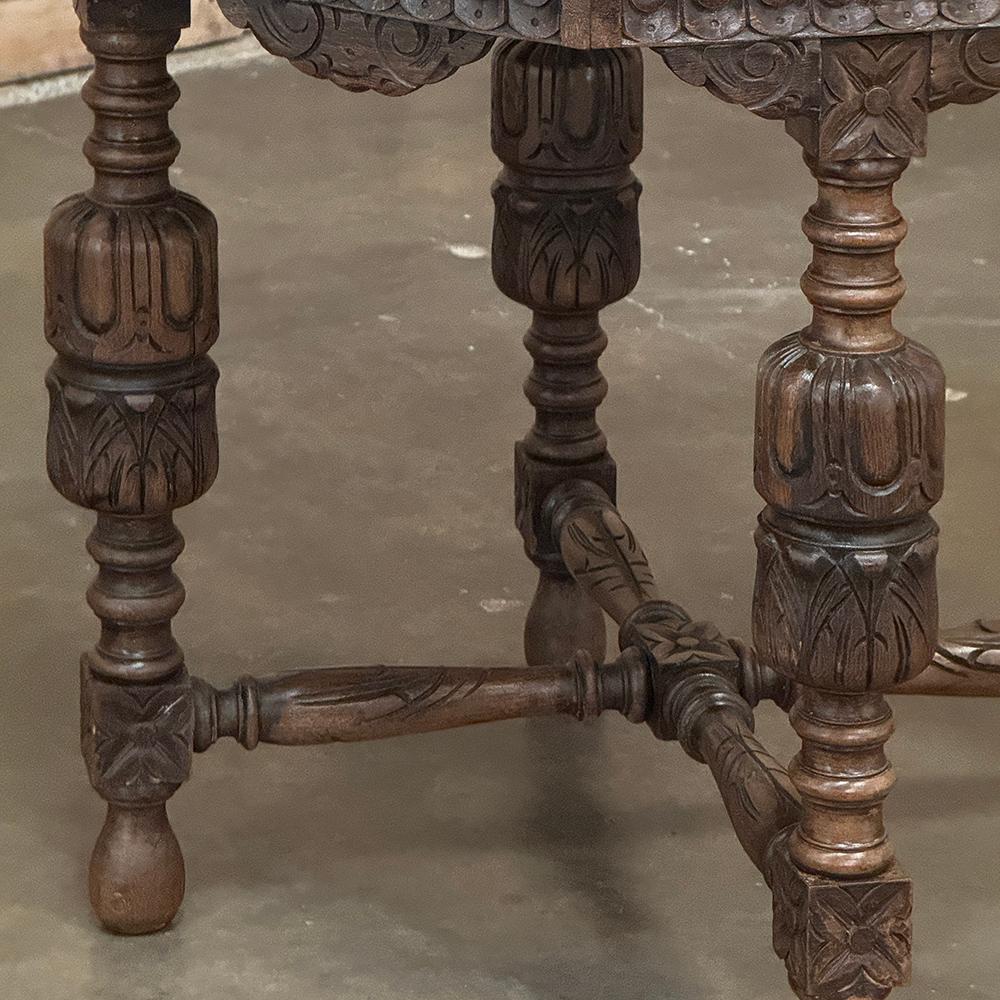Antique French Renaissance Tavolino ottagonale intagliato in vendita 2