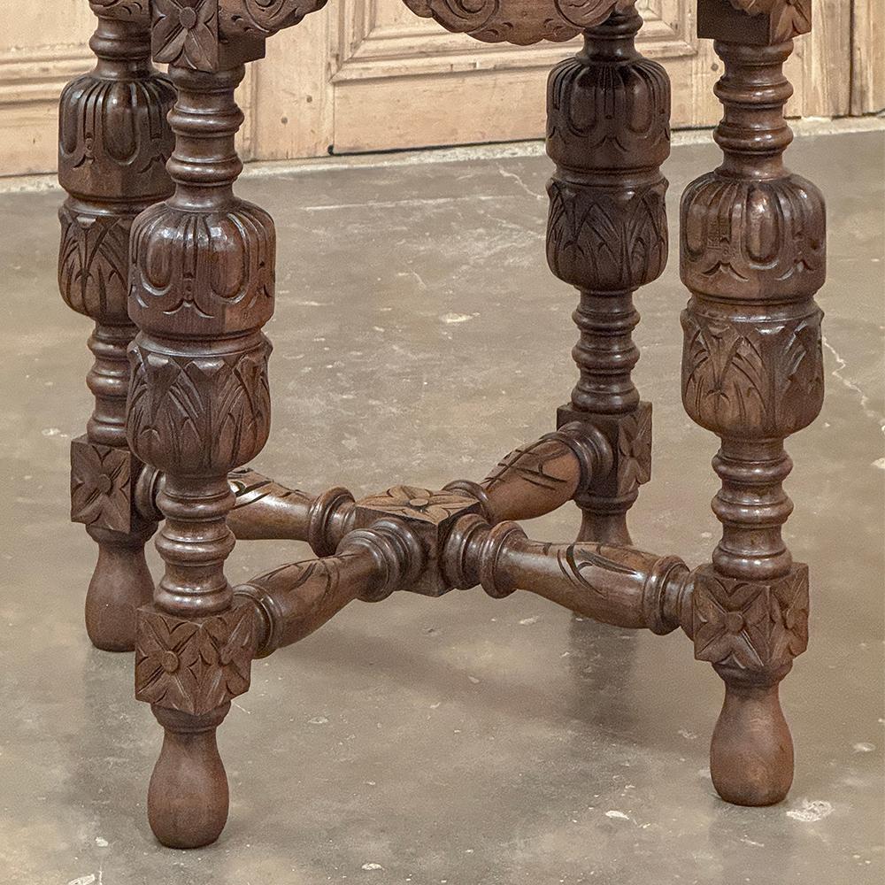 Antique French Renaissance Tavolino ottagonale intagliato in vendita 2