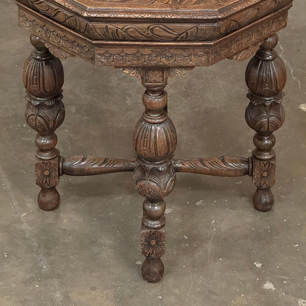Antique French Renaissance Tavolino ottagonale intagliato in vendita 3