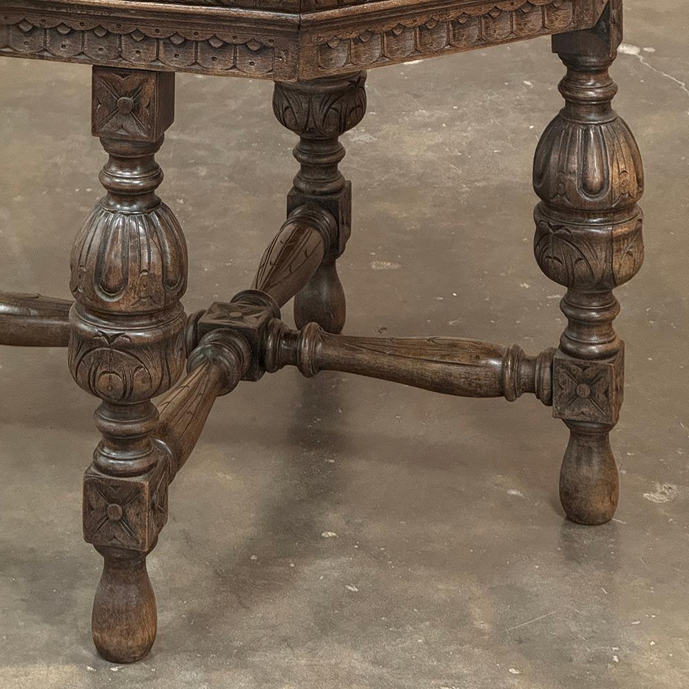 Antique French Renaissance Tavolino ottagonale intagliato in vendita 3