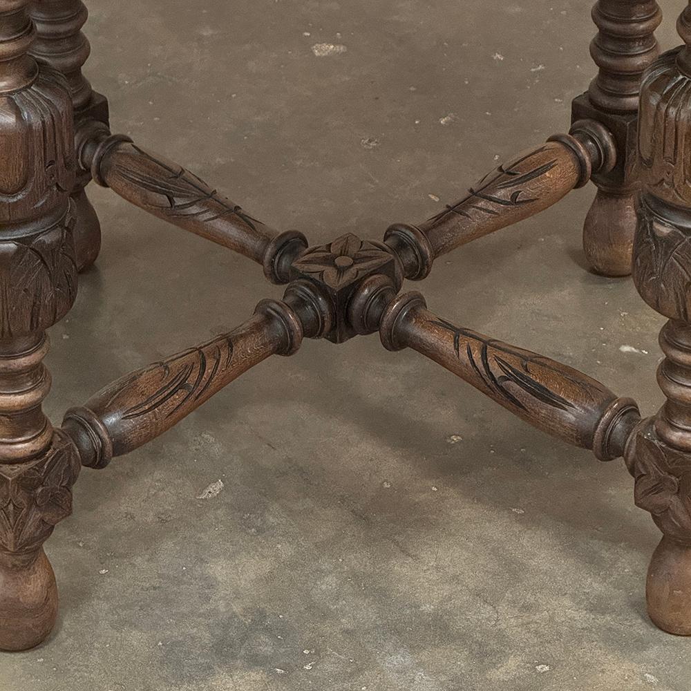 Antique French Renaissance Tavolino ottagonale intagliato in vendita 4