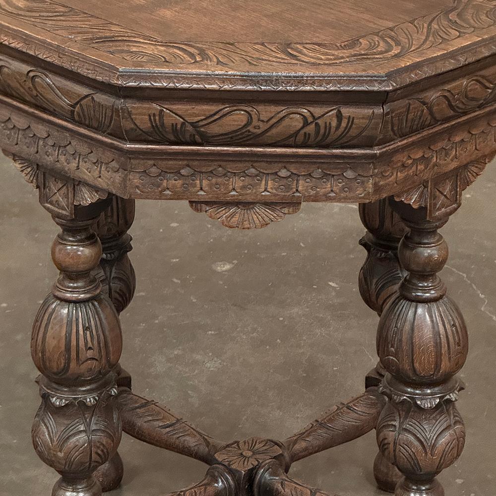 Antique French Renaissance Tavolino ottagonale intagliato in vendita 4