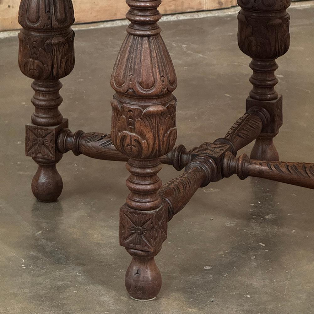 Antique French Renaissance Tavolino ottagonale intagliato in vendita 4