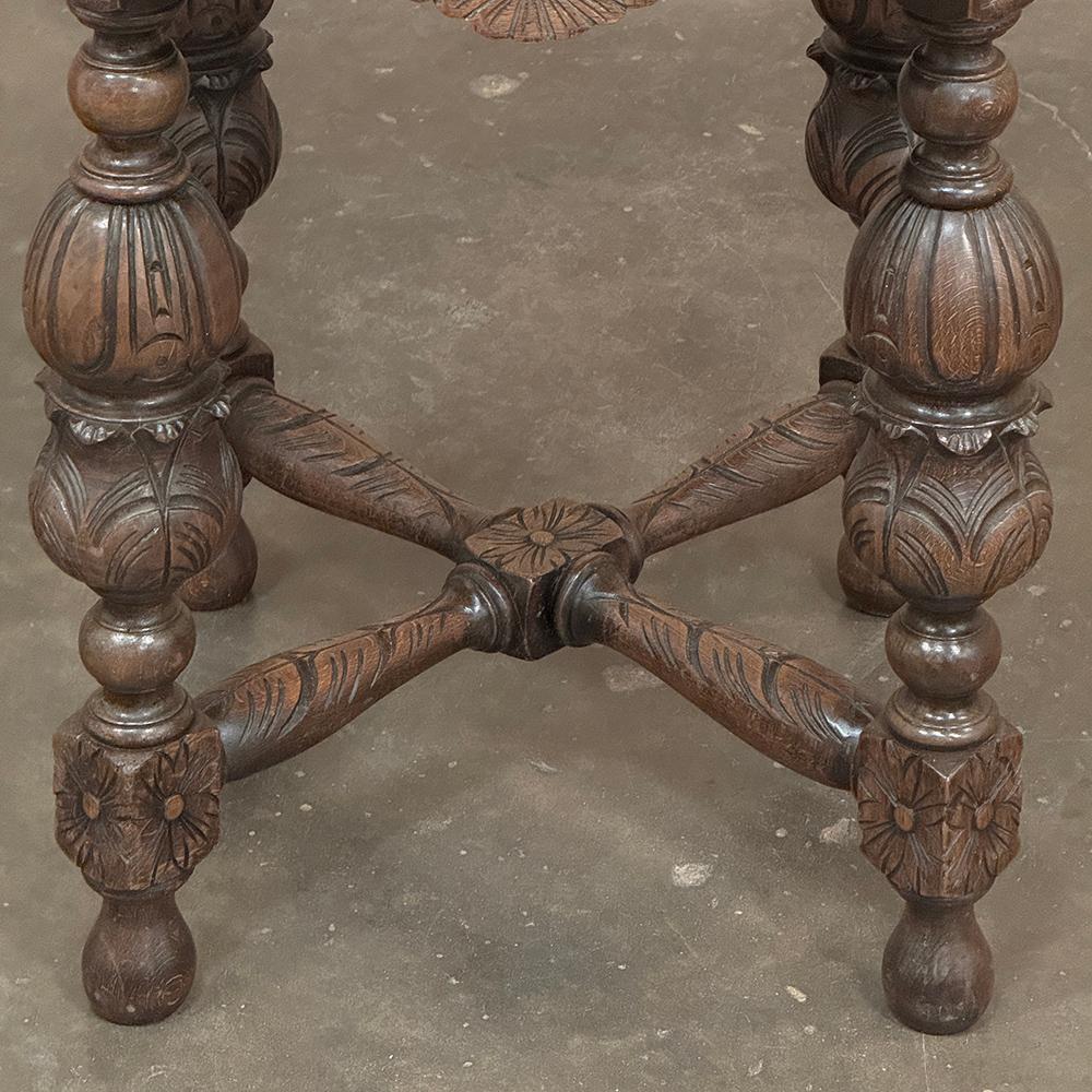 Antique French Renaissance Tavolino ottagonale intagliato in vendita 5