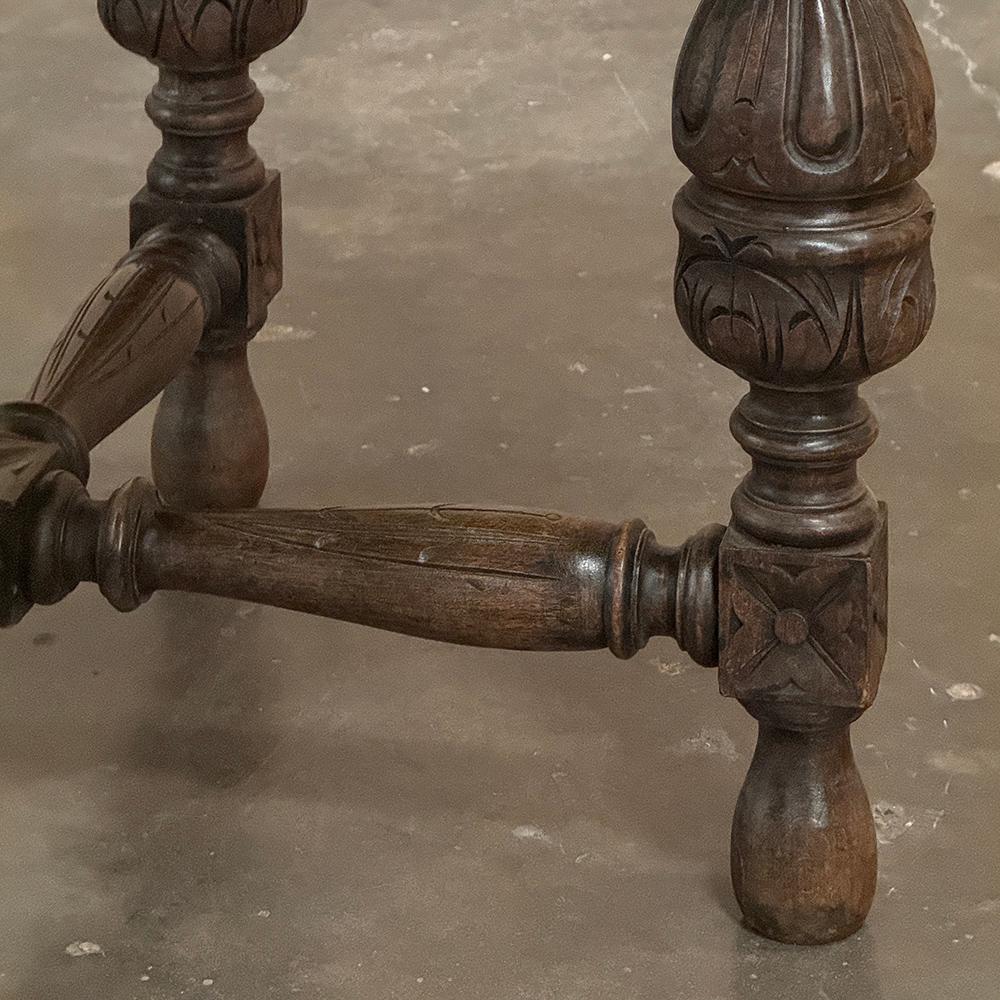 Antique French Renaissance Tavolino ottagonale intagliato in vendita 5