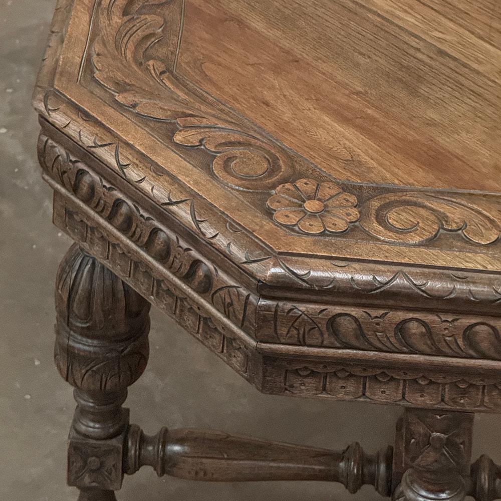 Antique French Renaissance Tavolino ottagonale intagliato in vendita 6
