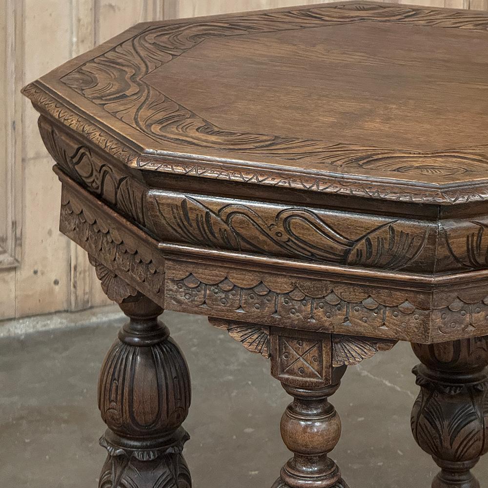 Antique French Renaissance Tavolino ottagonale intagliato In condizioni buone in vendita a Dallas, TX