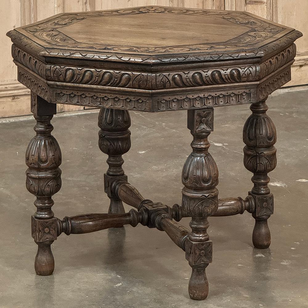 Antique French Renaissance Tavolino ottagonale intagliato In condizioni buone in vendita a Dallas, TX