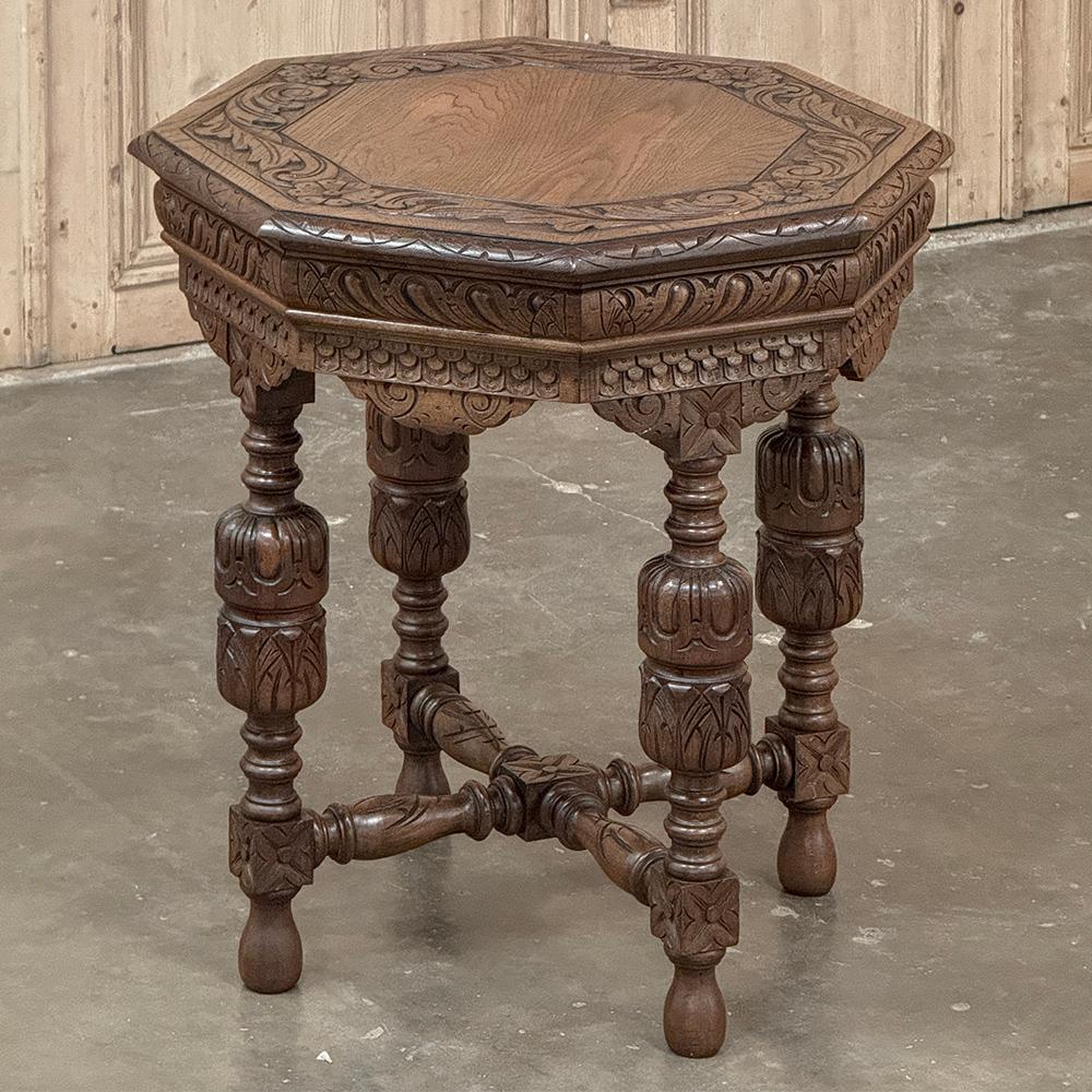 Antique French Renaissance Tavolino ottagonale intagliato In condizioni buone in vendita a Dallas, TX