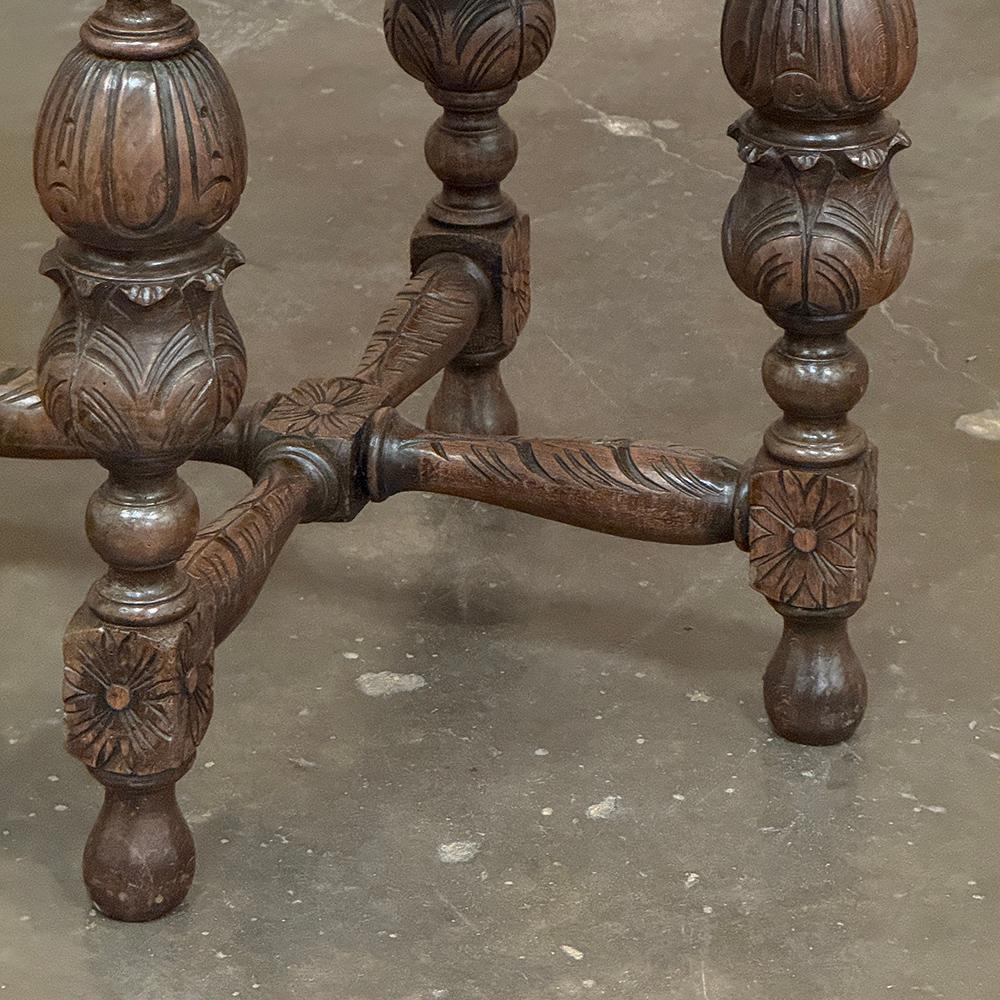 Antique French Renaissance Tavolino ottagonale intagliato in vendita 1